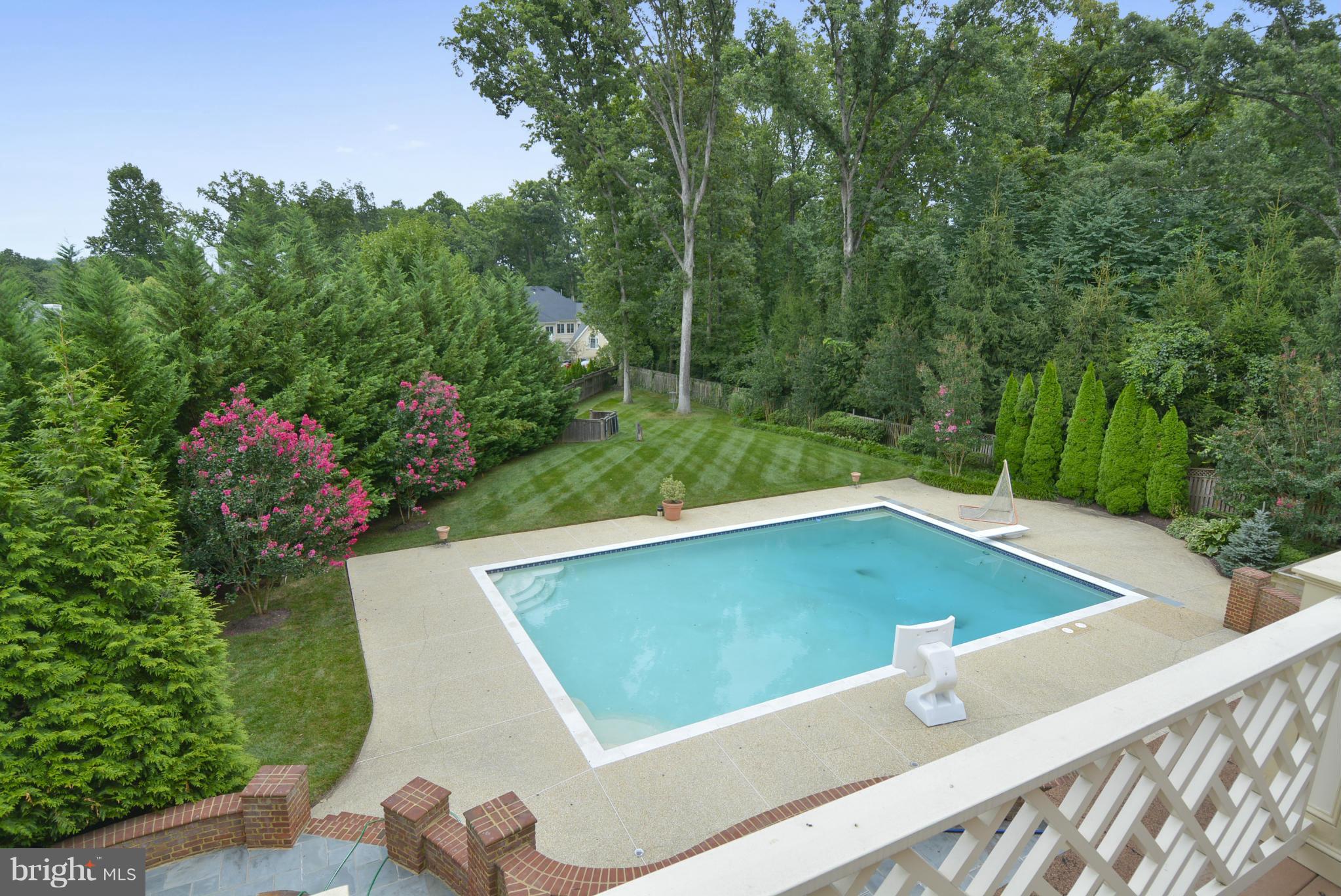 BRADLEY HILLS GROVE - Residential