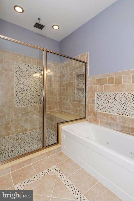 CHARLES VILLAGE - Residential Lease