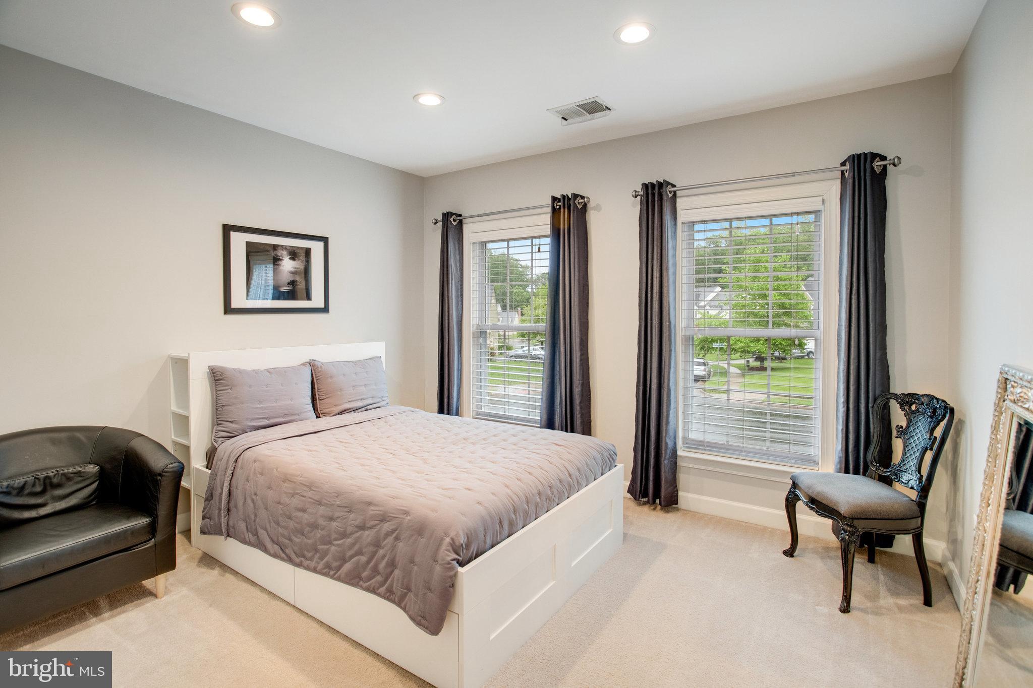 STONEWALL MANOR - Residential