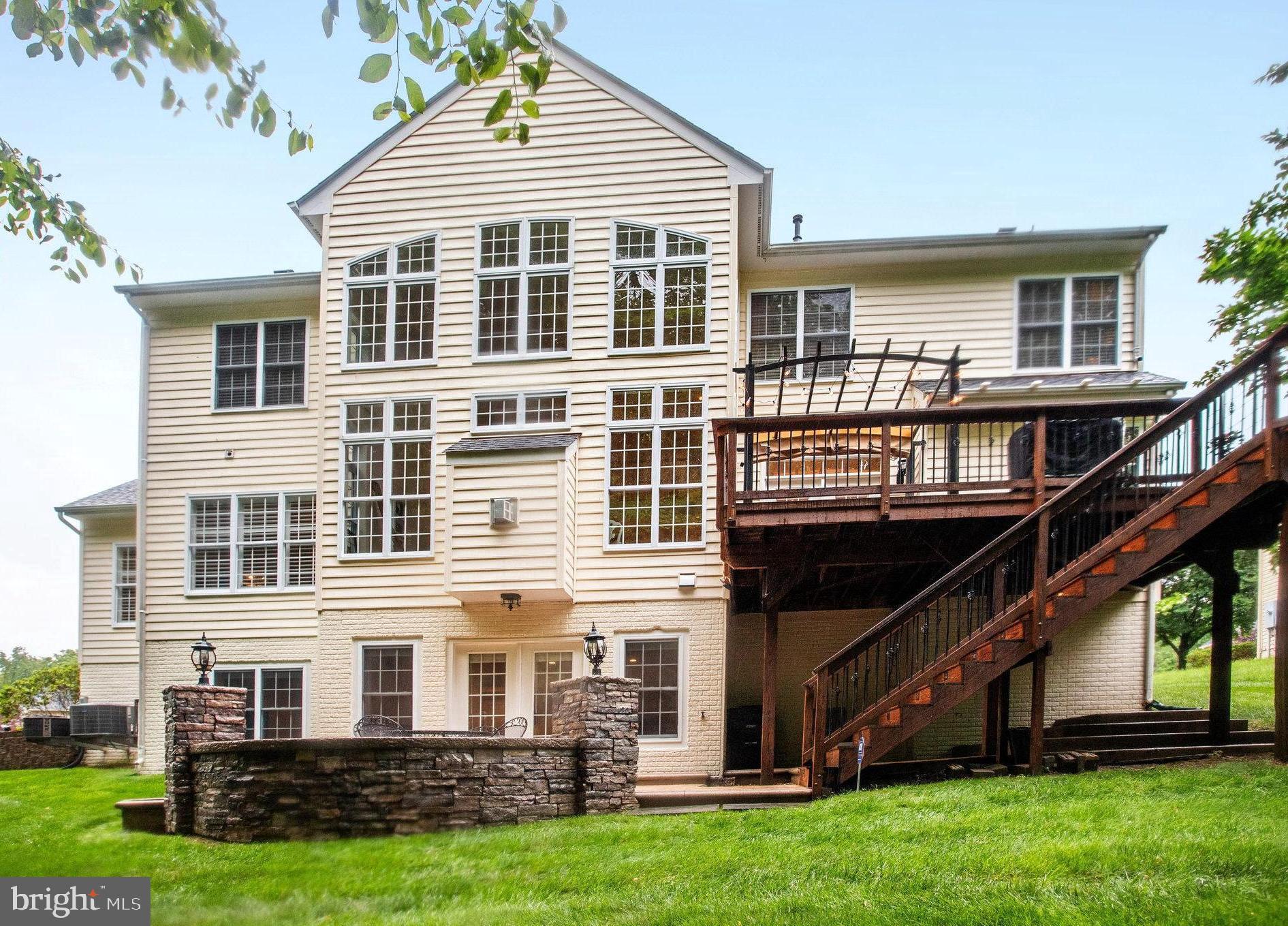 STONEWALL MANOR - Residential