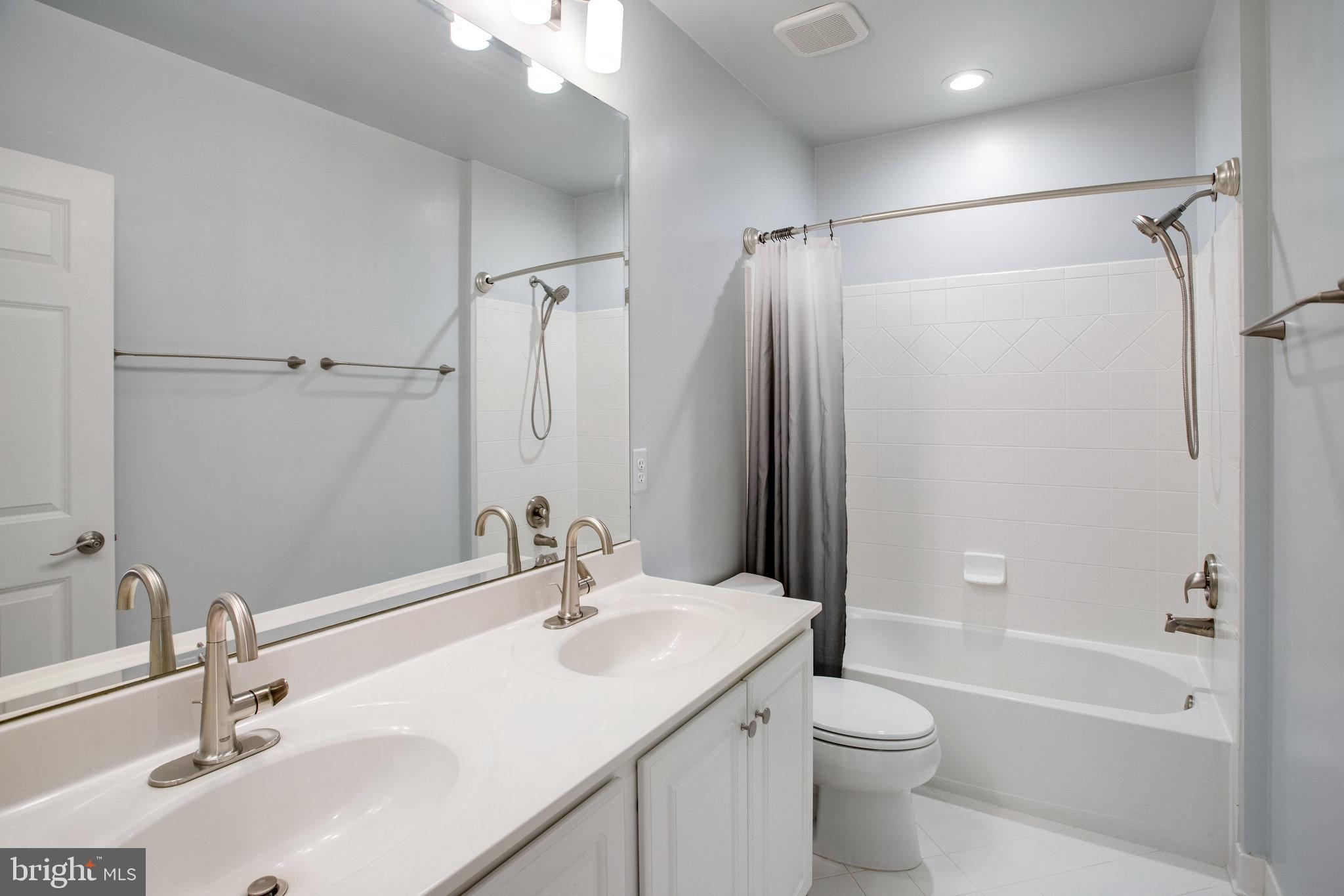 STONEWALL MANOR - Residential