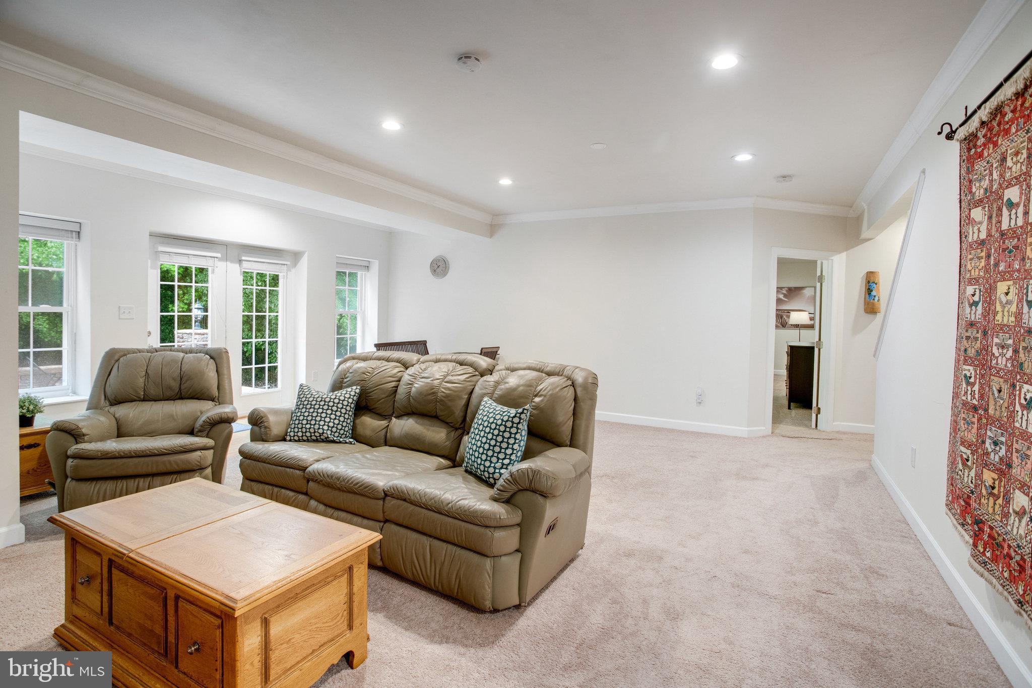 STONEWALL MANOR - Residential