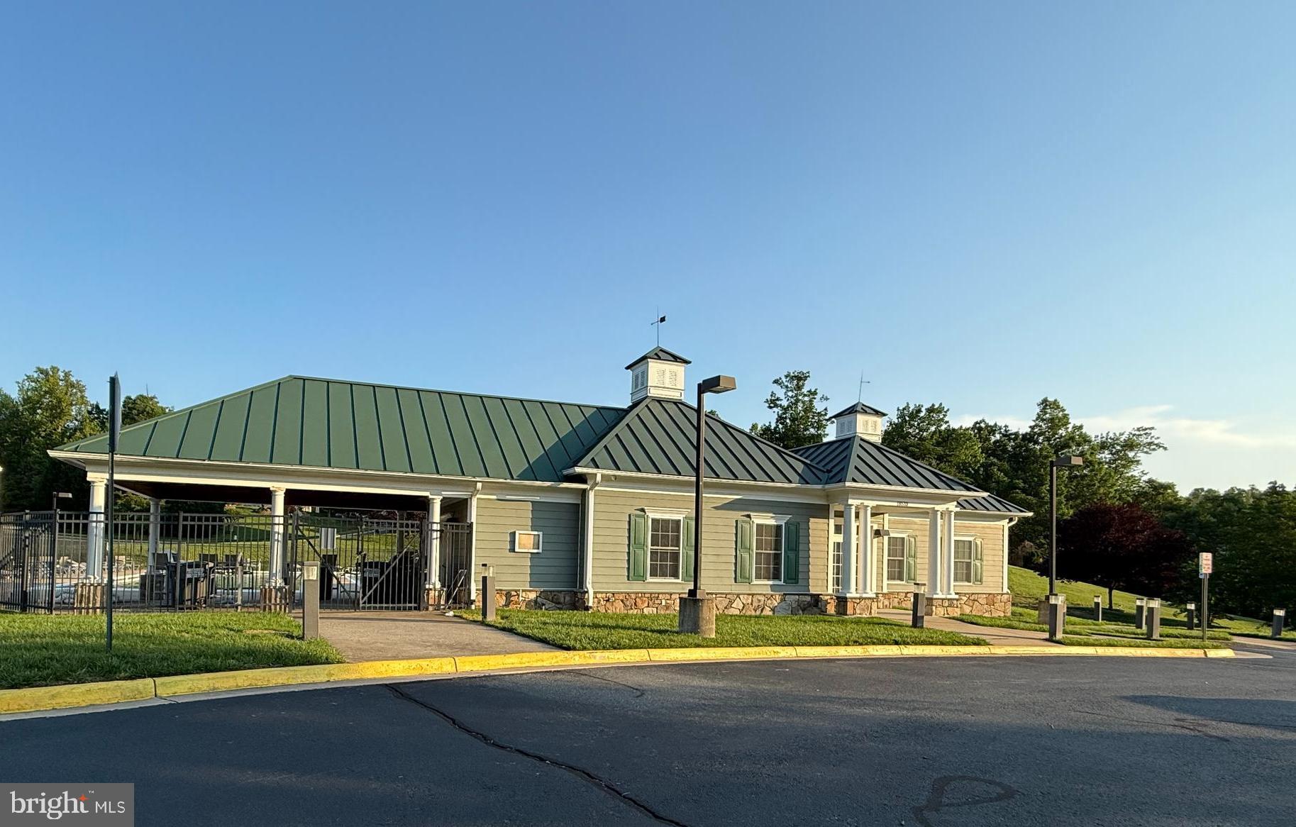 STONEWALL MANOR - Residential