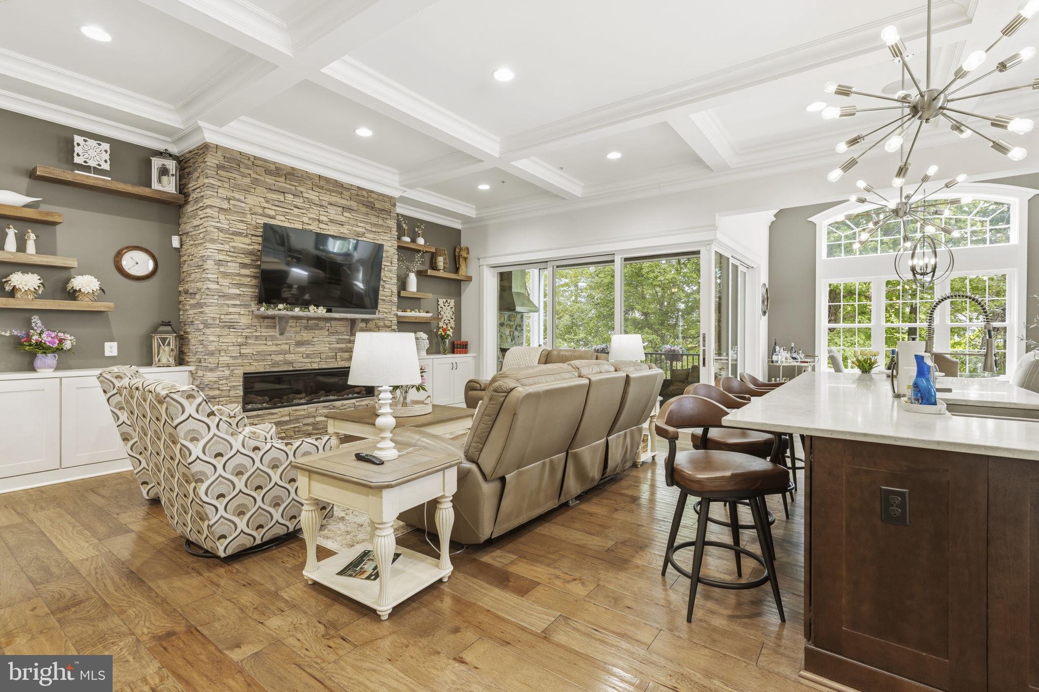 201 MAN O WAR PLACE