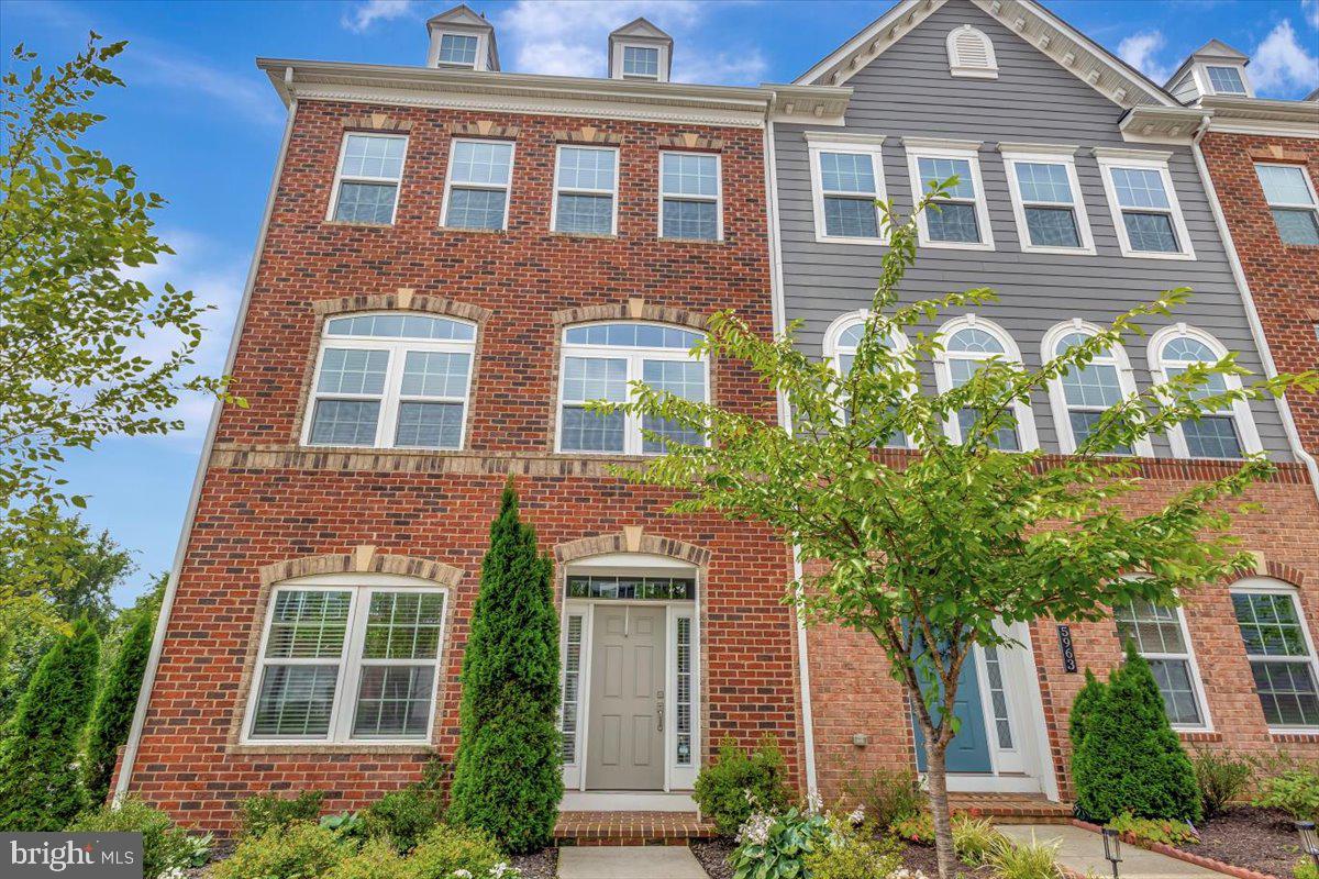 EXPERIENCE THE CONVENIENCE OF TOWNHOME LIVING WITH THE FEEL OF A SINGLE-FAMILY HOME IN THIS STUNNING SHIPLEY’S GRANT END UNIT. THIS SPACIOUS 22-FOOT-WIDE BRICK FRONT TOWNHOME FEATURES ABUNDANT NATURAL LIGHT, A 6-FOOT EXTENSION, AND A VERSATILE 4TH LEVEL THAT CAN SERVE AS A SECOND PRIMARY SUITE. ENJOY TWO OUTDOOR LIVING AREAS, A GOURMET KITCHEN WITH A LARGE ISLAND AND CUSTOM WALK-IN PANTRY, WITH AMPLE SPACE FOR A KITCHEN TABLE. THE LUXURIOUS PRIMARY SUITE OFFERS A TRAY CEILING, EN SUITE BATH, AND A WALK-IN CLOSET. ADDITIONAL HIGHLIGHTS INCLUDE A SECOND-FLOOR LAUNDRY ROOM, OVERSIZED GARAGE, PLENTY OF STREET PARKING AND A FLEX ROOM OFF THE FOYER. COMMUNITY AMENITIES FEATURE POOLS, TENNIS COURTS, AND WALKING PATHS. NEARBY SHOPPING AND RESTAURANTS WITH EASY ACCESS TO MAJOR HIGHWAYS.