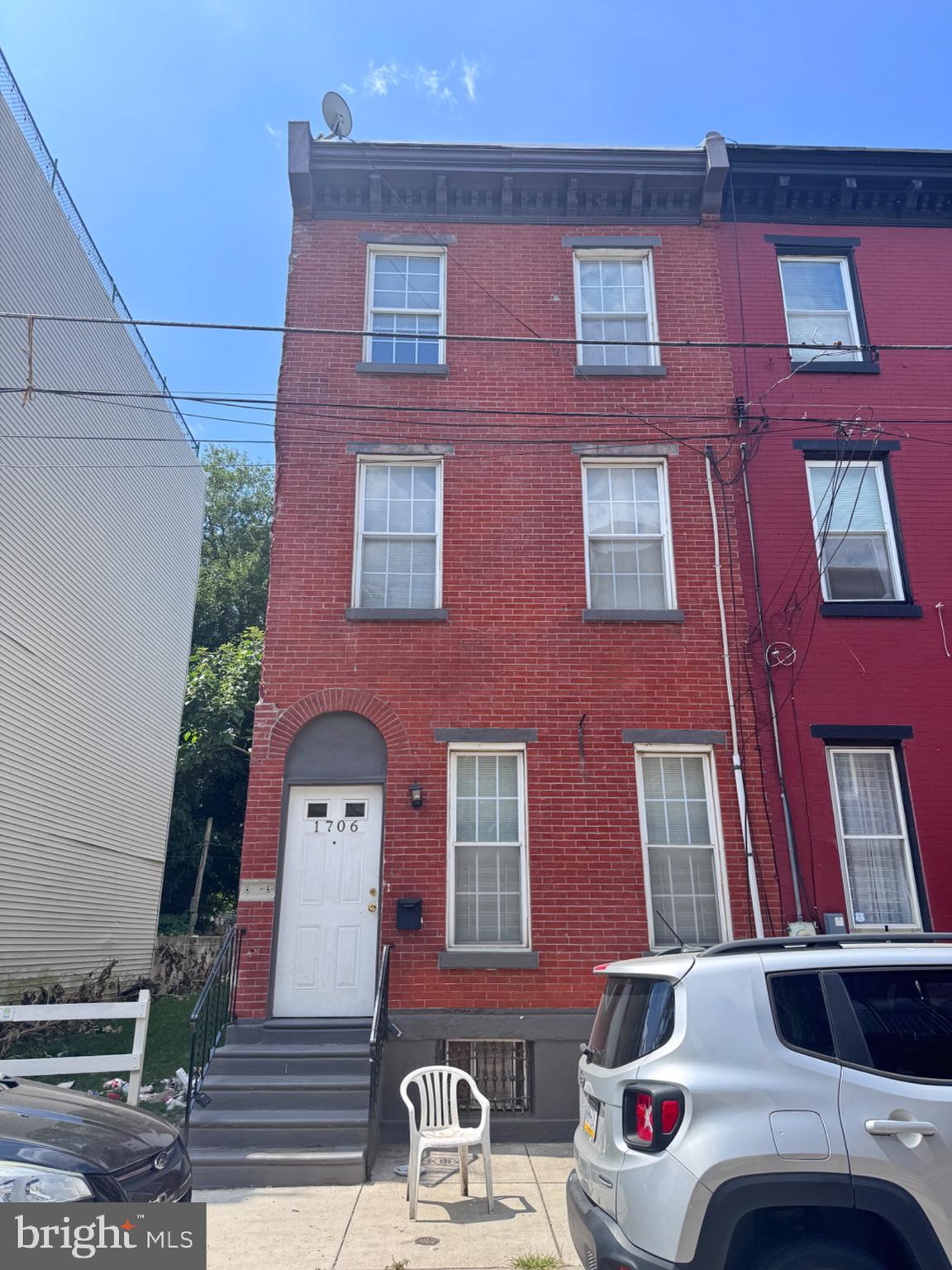GREAT LOCATION. CENTER OF TEMPLE UNIVERSITY. 6 BEDROOMS, FULL BATH ON EACH FLOOR. ZONED RM1.
