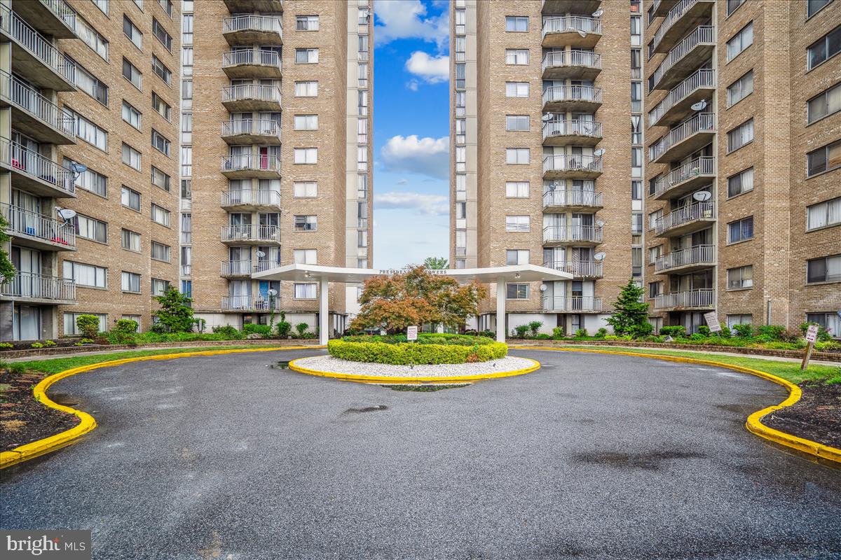 PRESIDENTIAL TOWERS - Residential