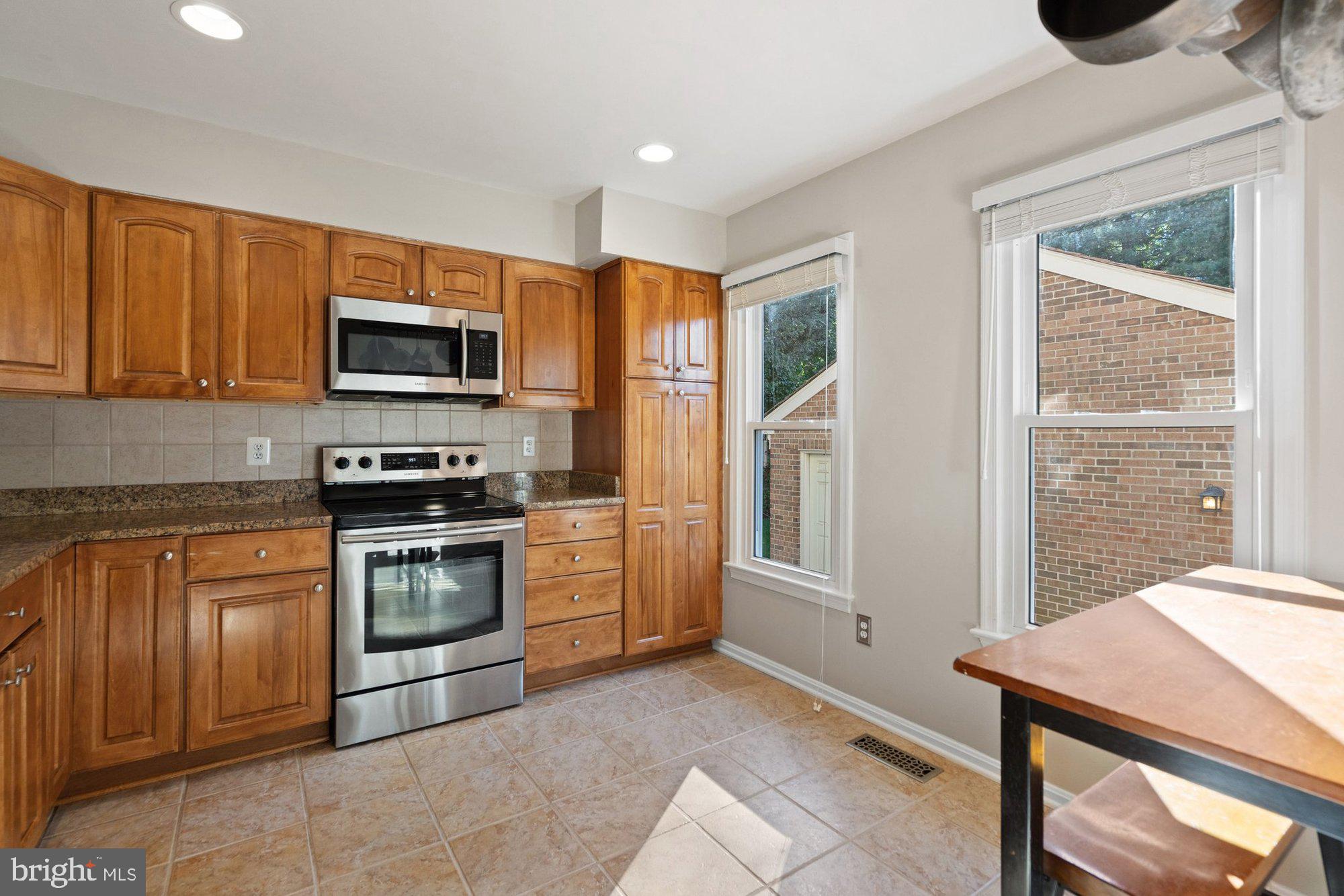 OAKBOROUGH SQUARE - Residential