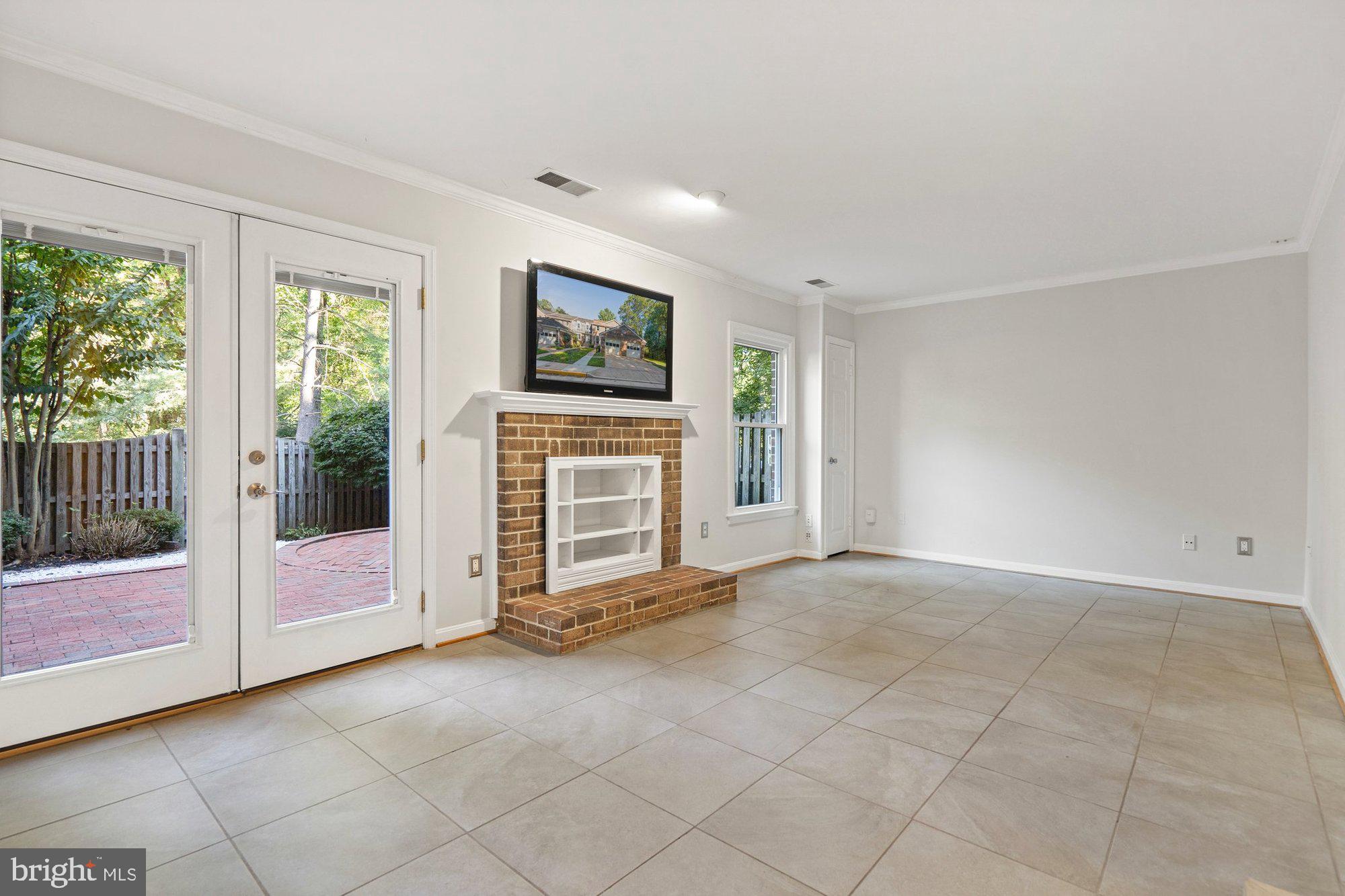 OAKBOROUGH SQUARE - Residential