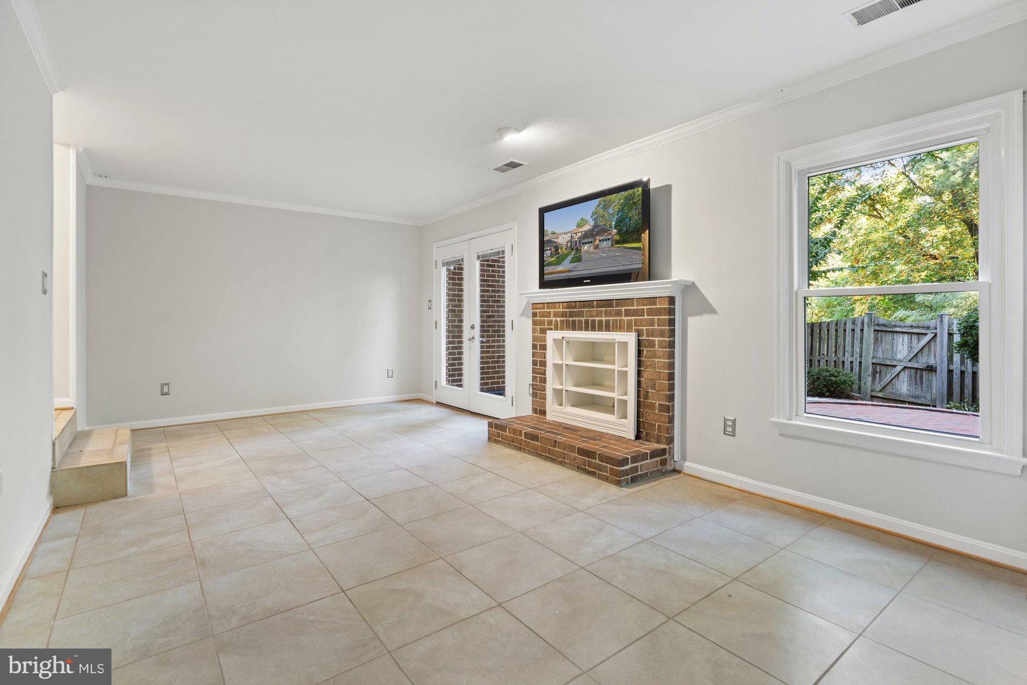 OAKBOROUGH SQUARE - Residential