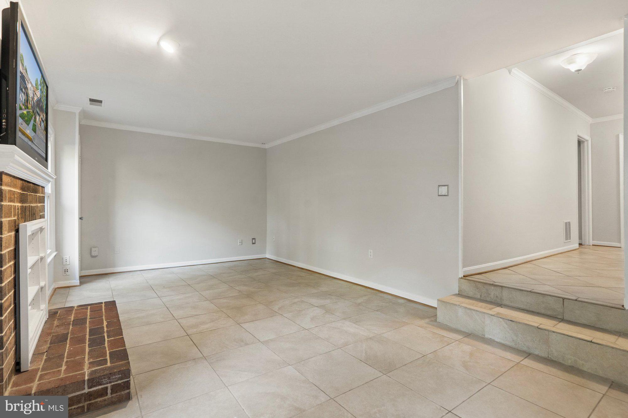 OAKBOROUGH SQUARE - Residential