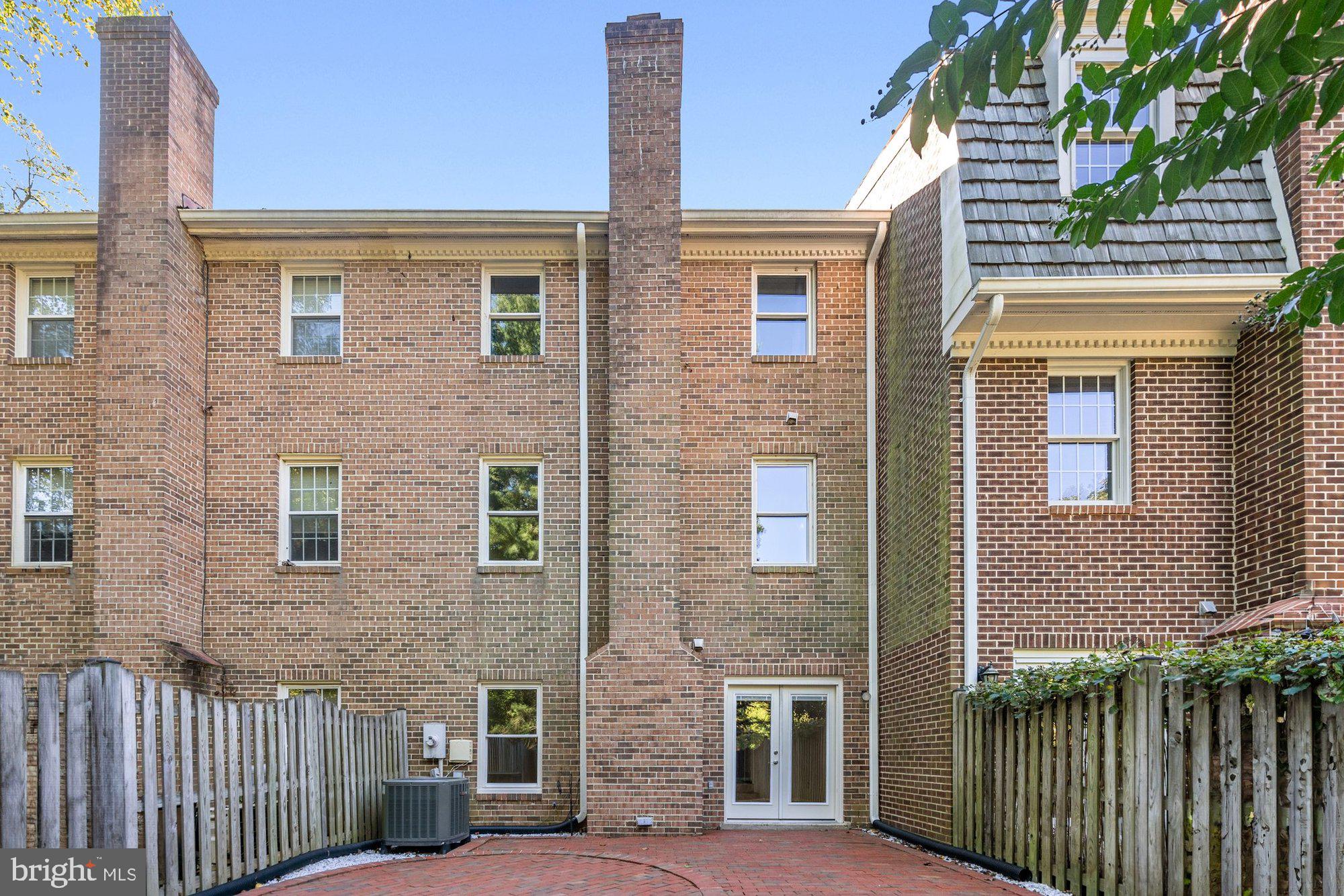 OAKBOROUGH SQUARE - Residential