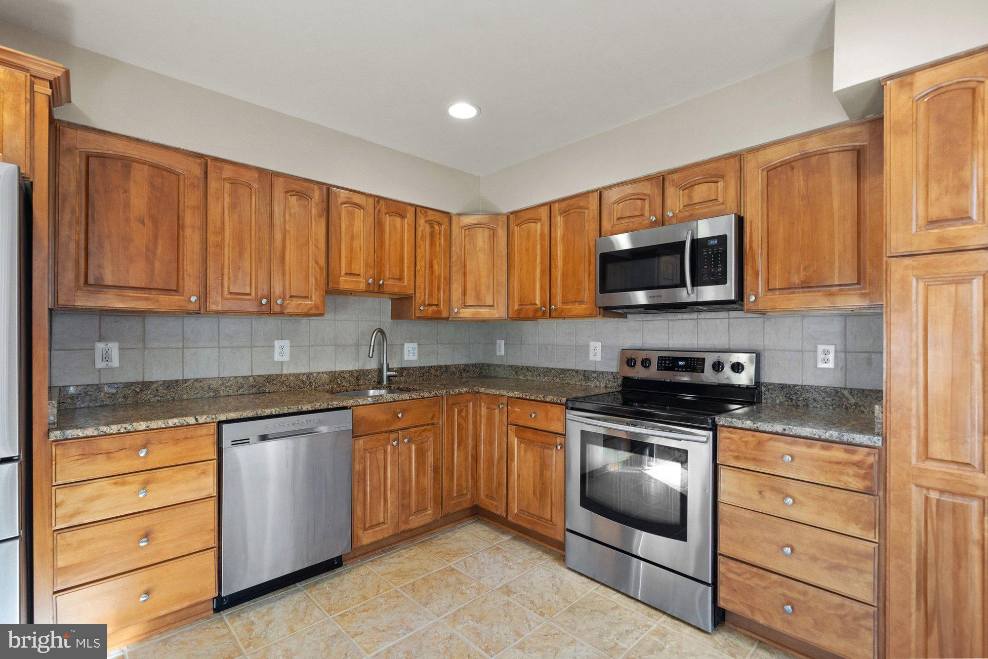 OAKBOROUGH SQUARE - Residential