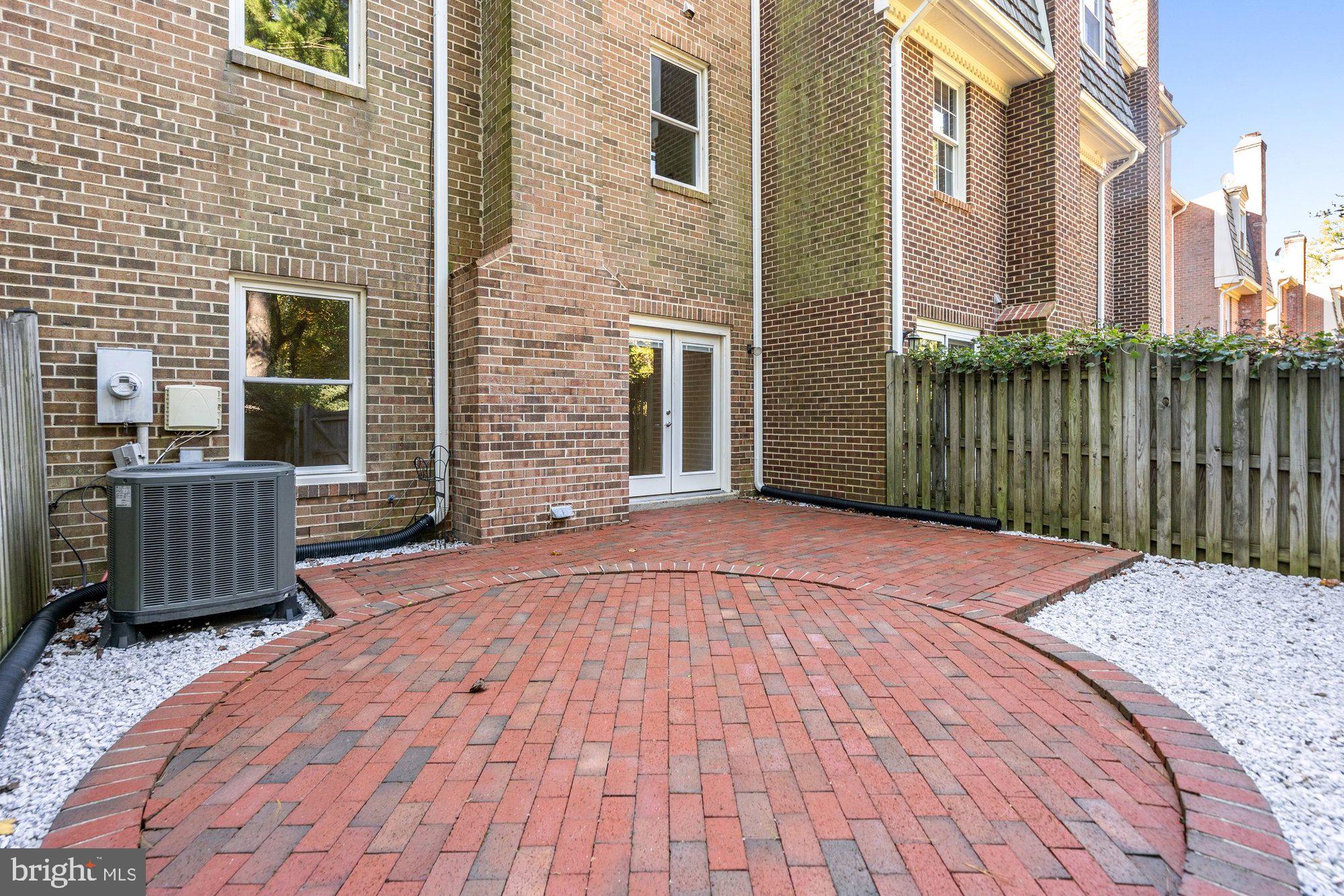 OAKBOROUGH SQUARE - Residential