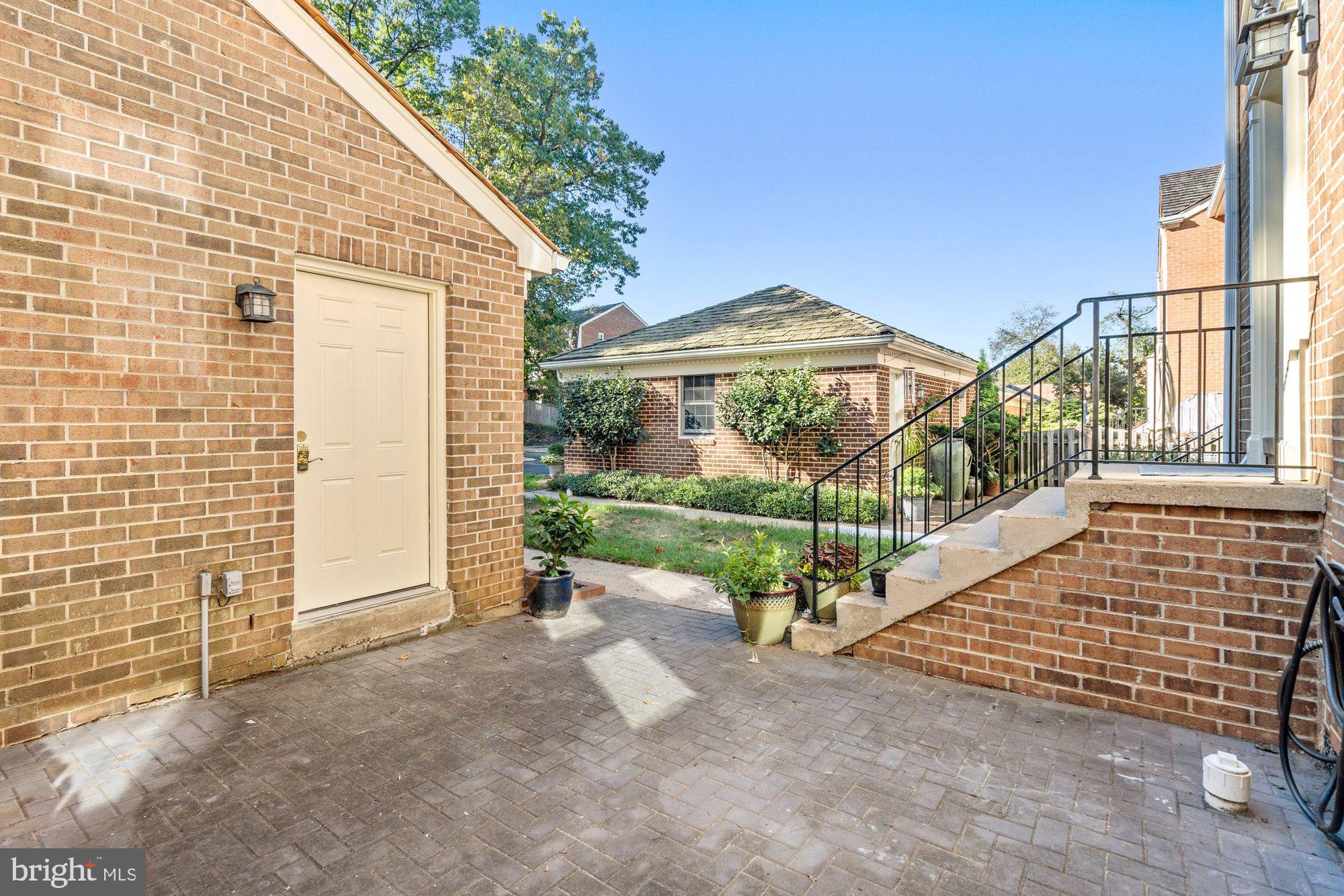 OAKBOROUGH SQUARE - Residential