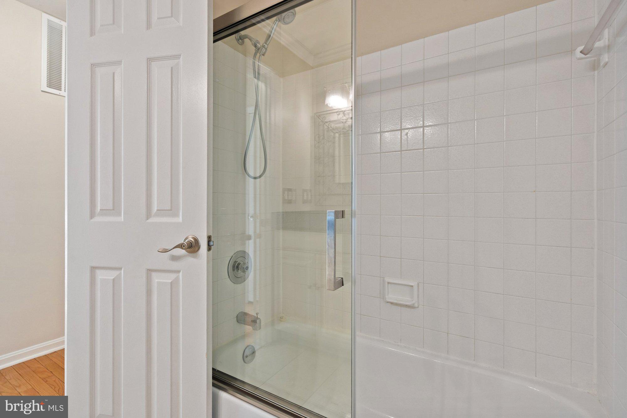 OAKBOROUGH SQUARE - Residential