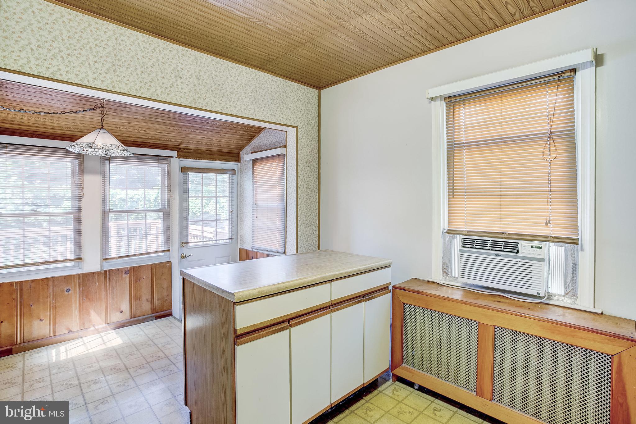 HOMECREST - Residential