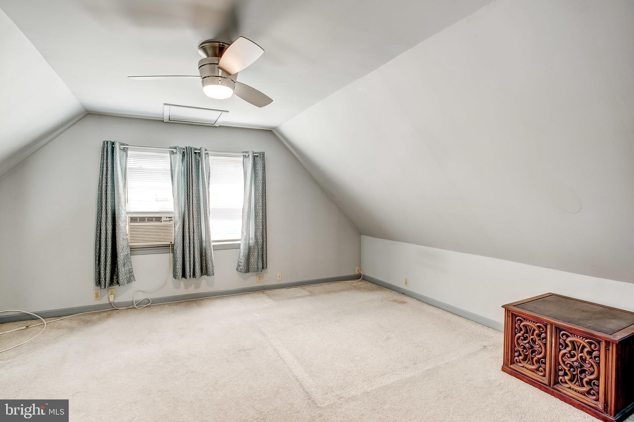 HOMECREST - Residential