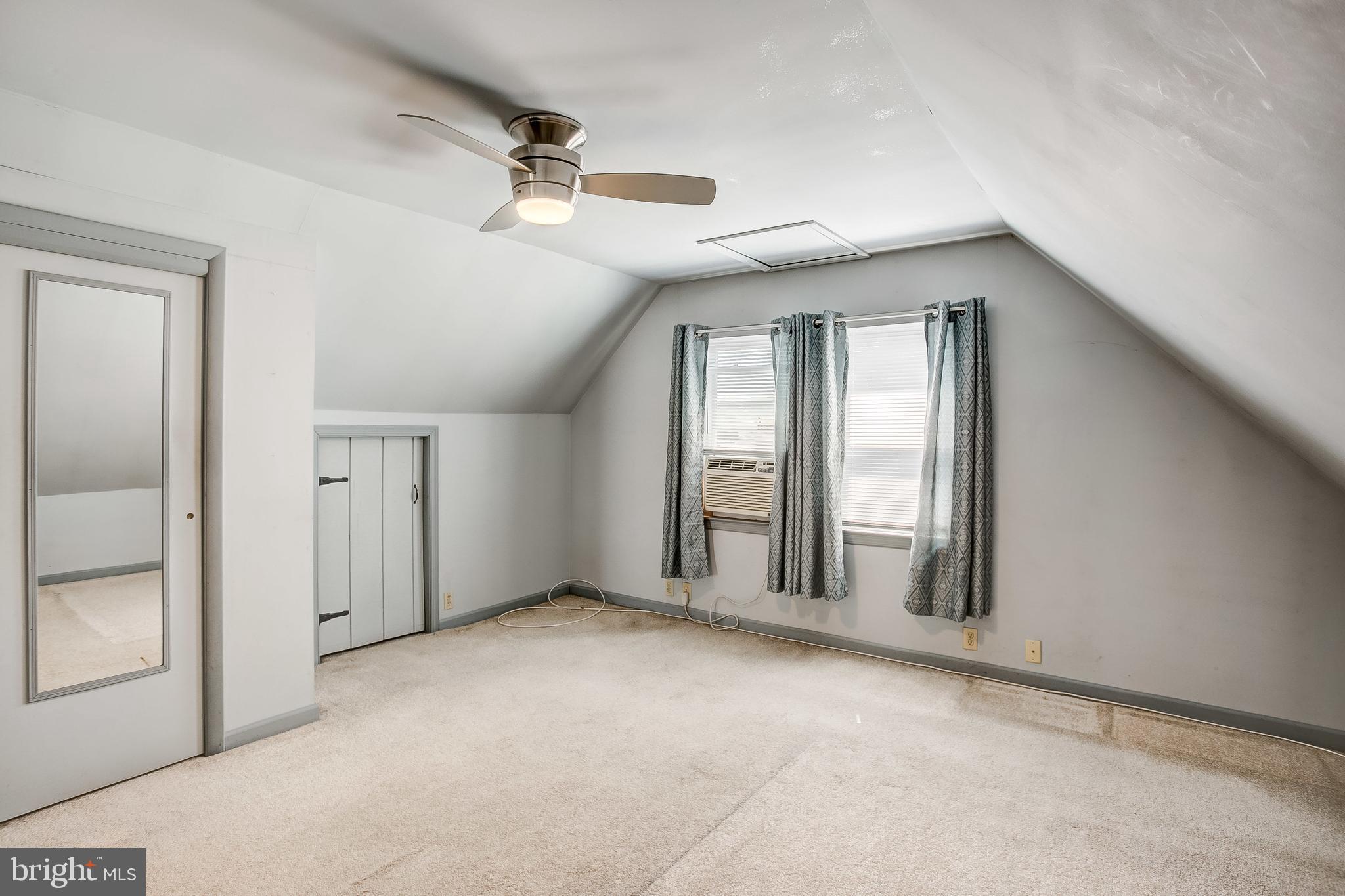 HOMECREST - Residential