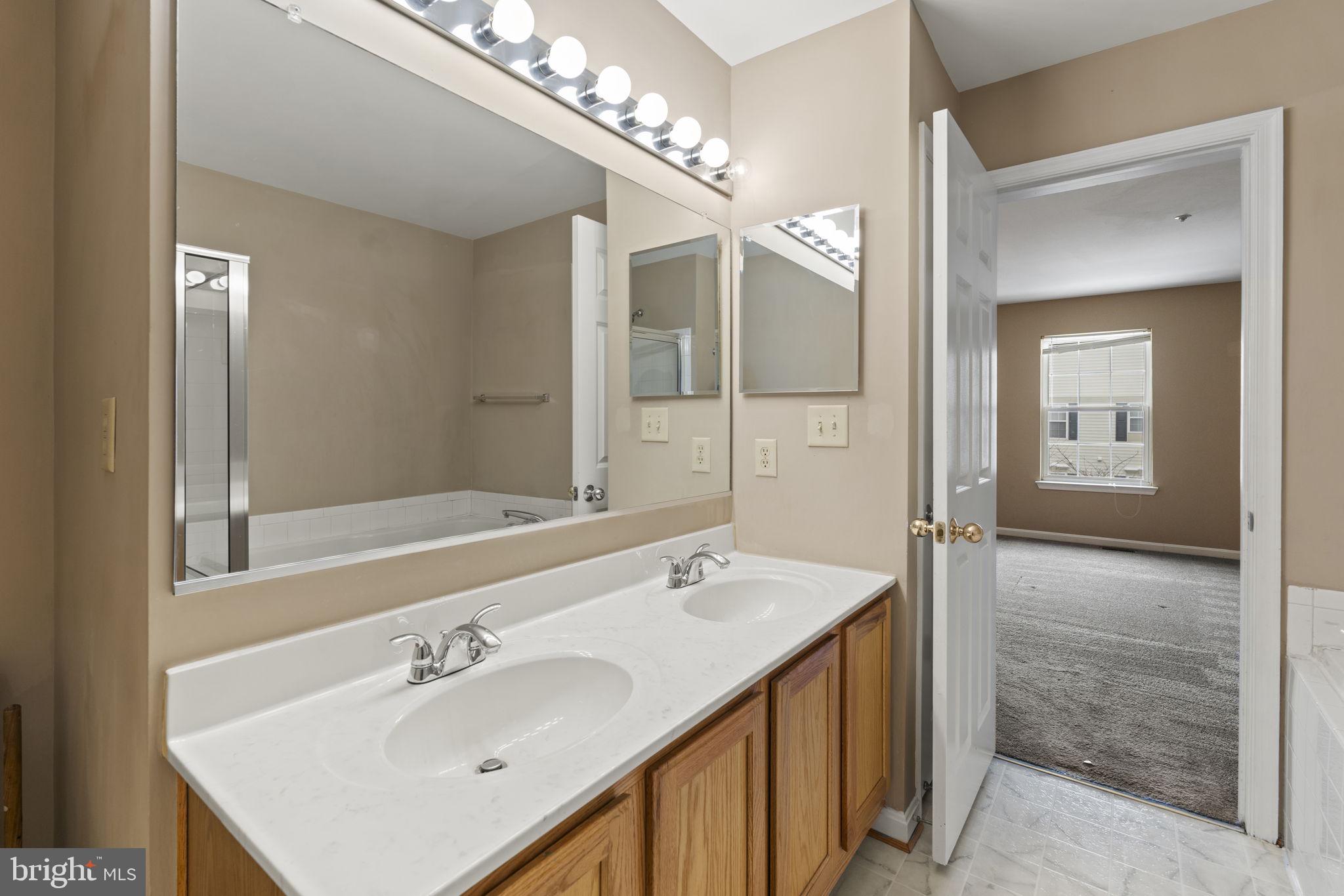 SEVEN OAKS - Residential