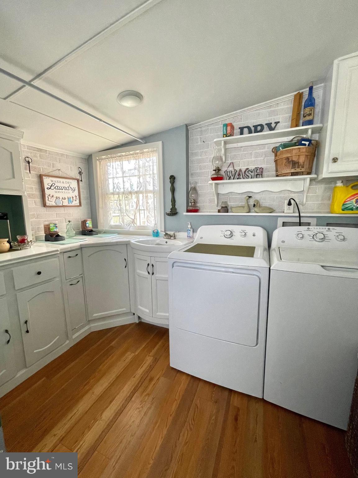 J WAYNE ADAMS - Residential