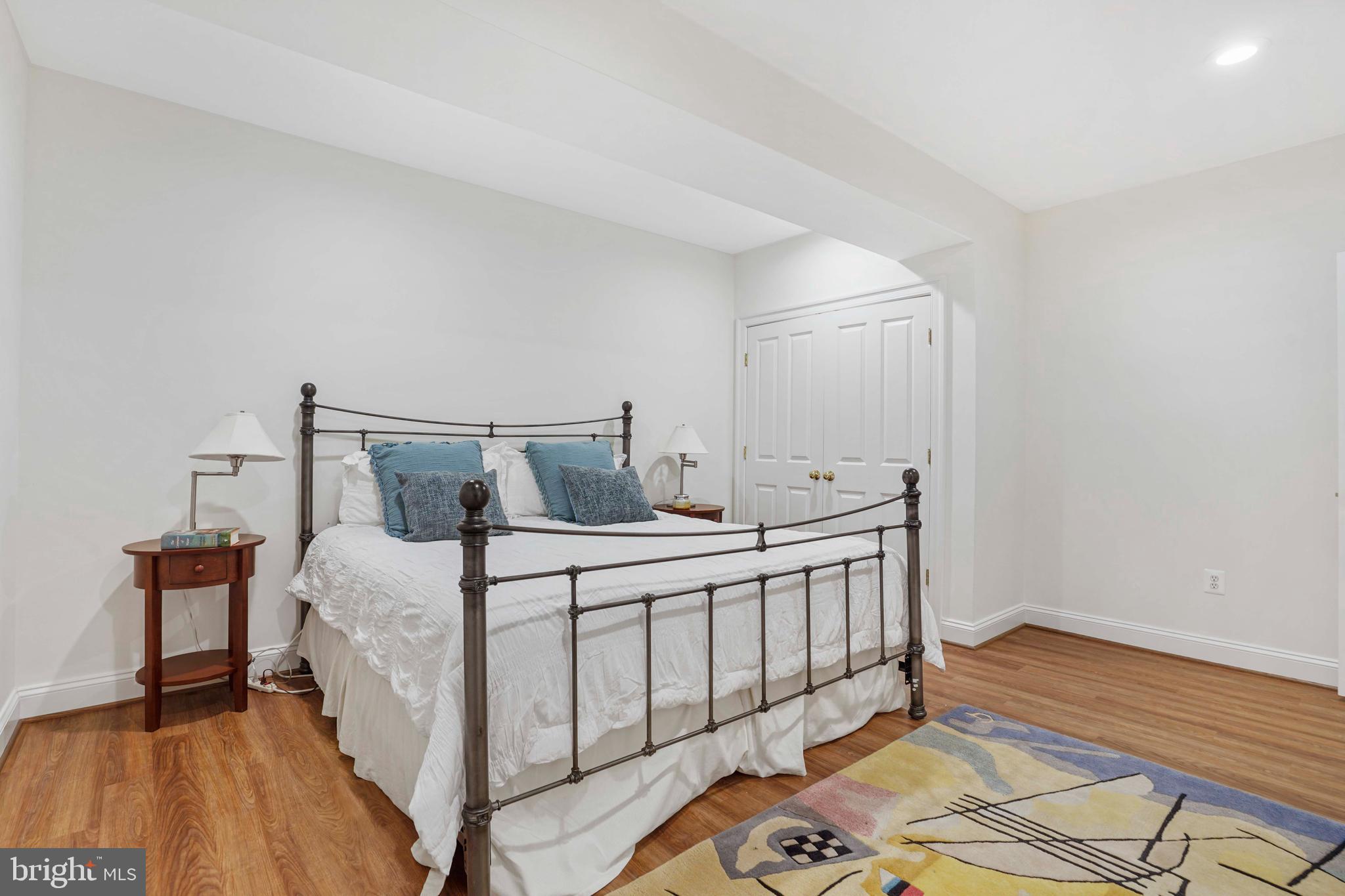 BELLEVUE FOREST - Residential