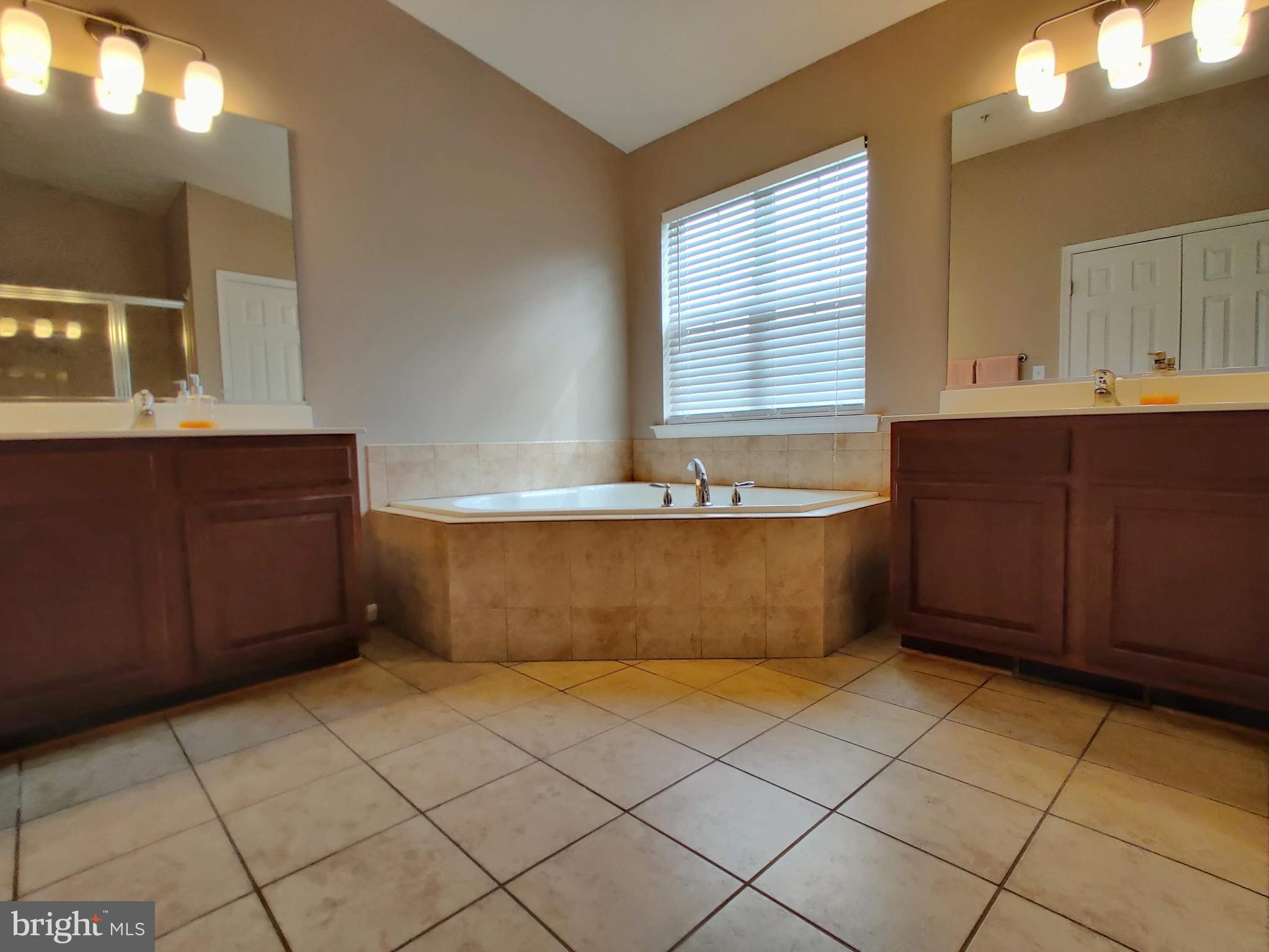 SAN FRANCISCO BY THE BAY - Residential