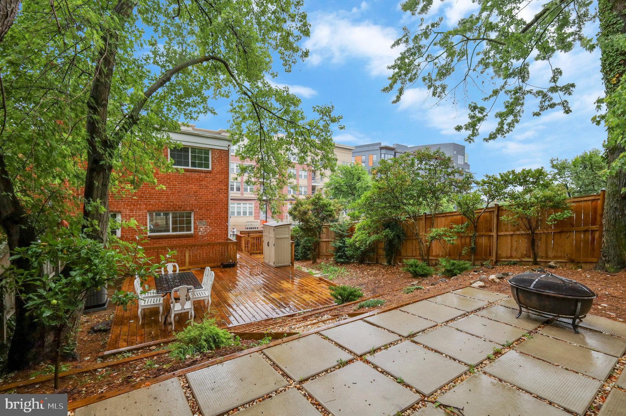 COLUMBIA TERRACE - Residential