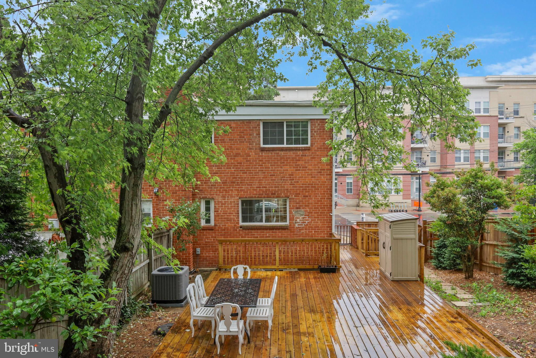 COLUMBIA TERRACE - Residential