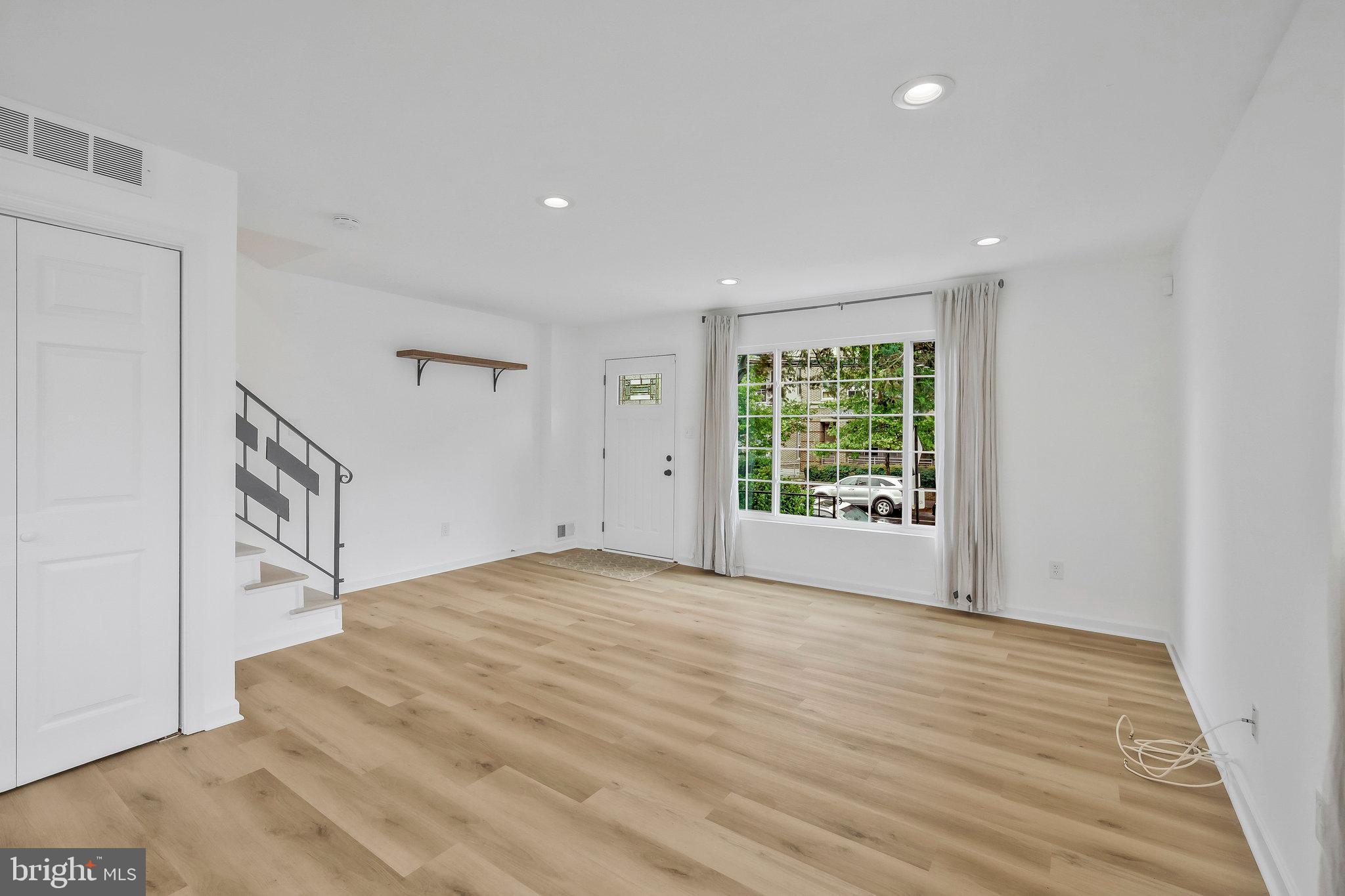 COLUMBIA TERRACE - Residential