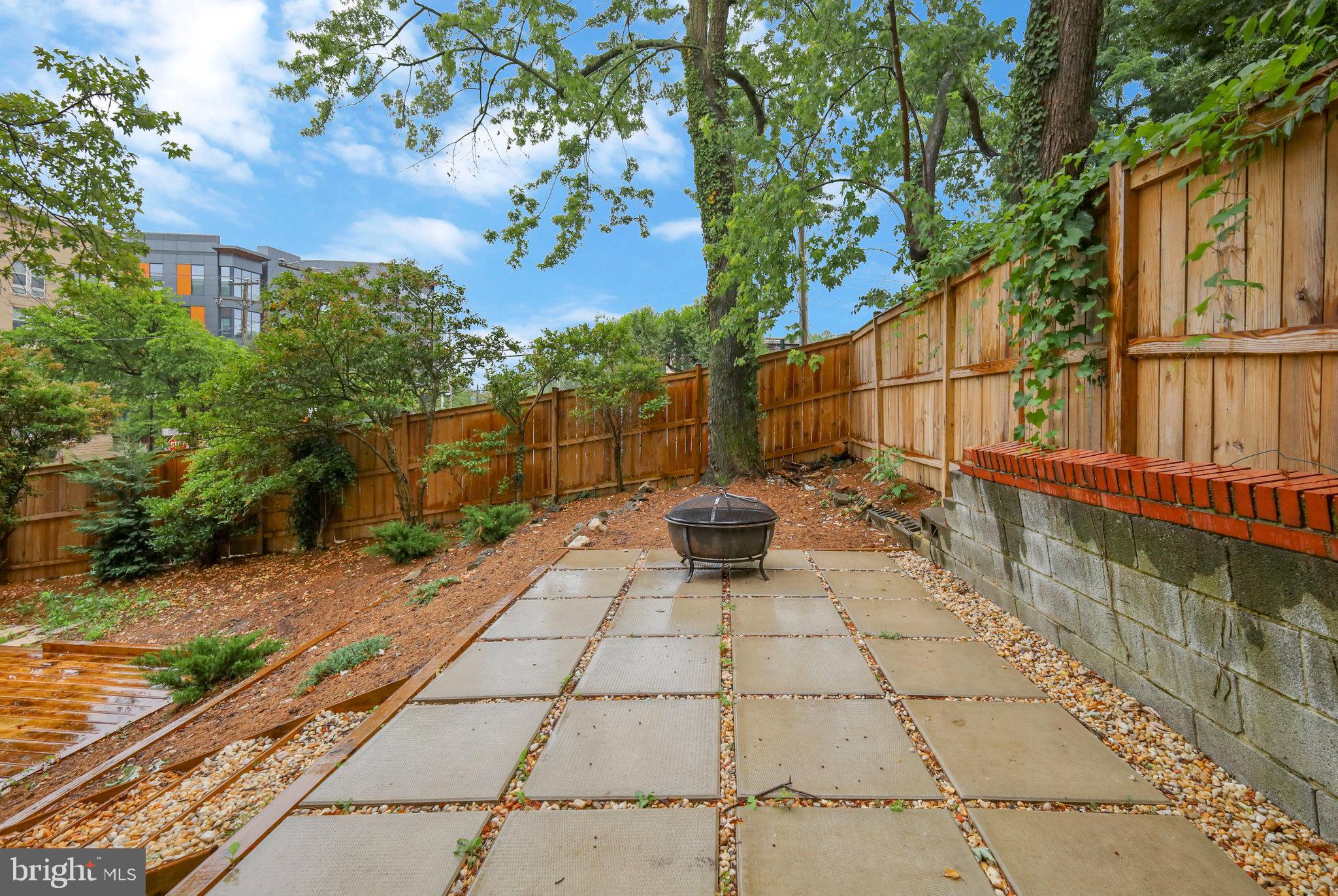 COLUMBIA TERRACE - Residential