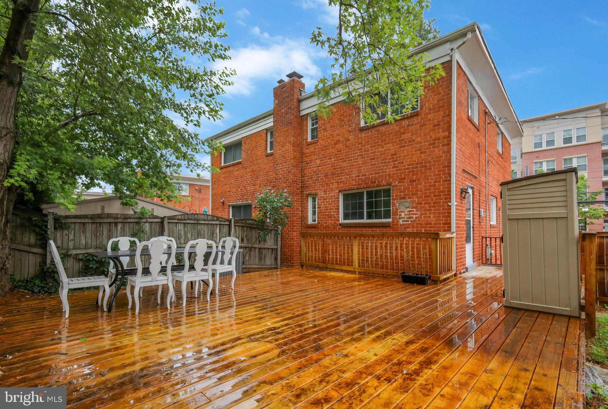 COLUMBIA TERRACE - Residential