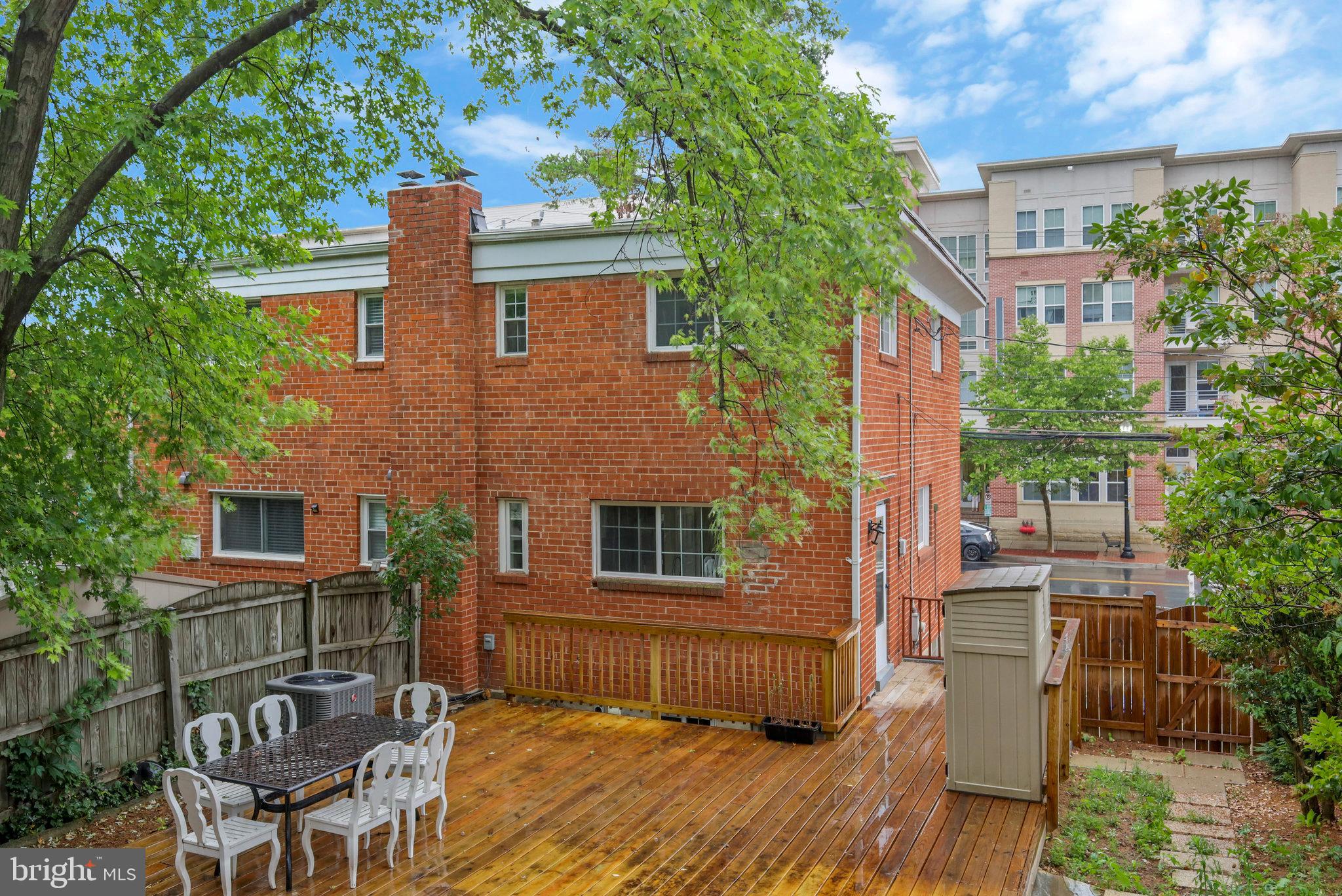 COLUMBIA TERRACE - Residential