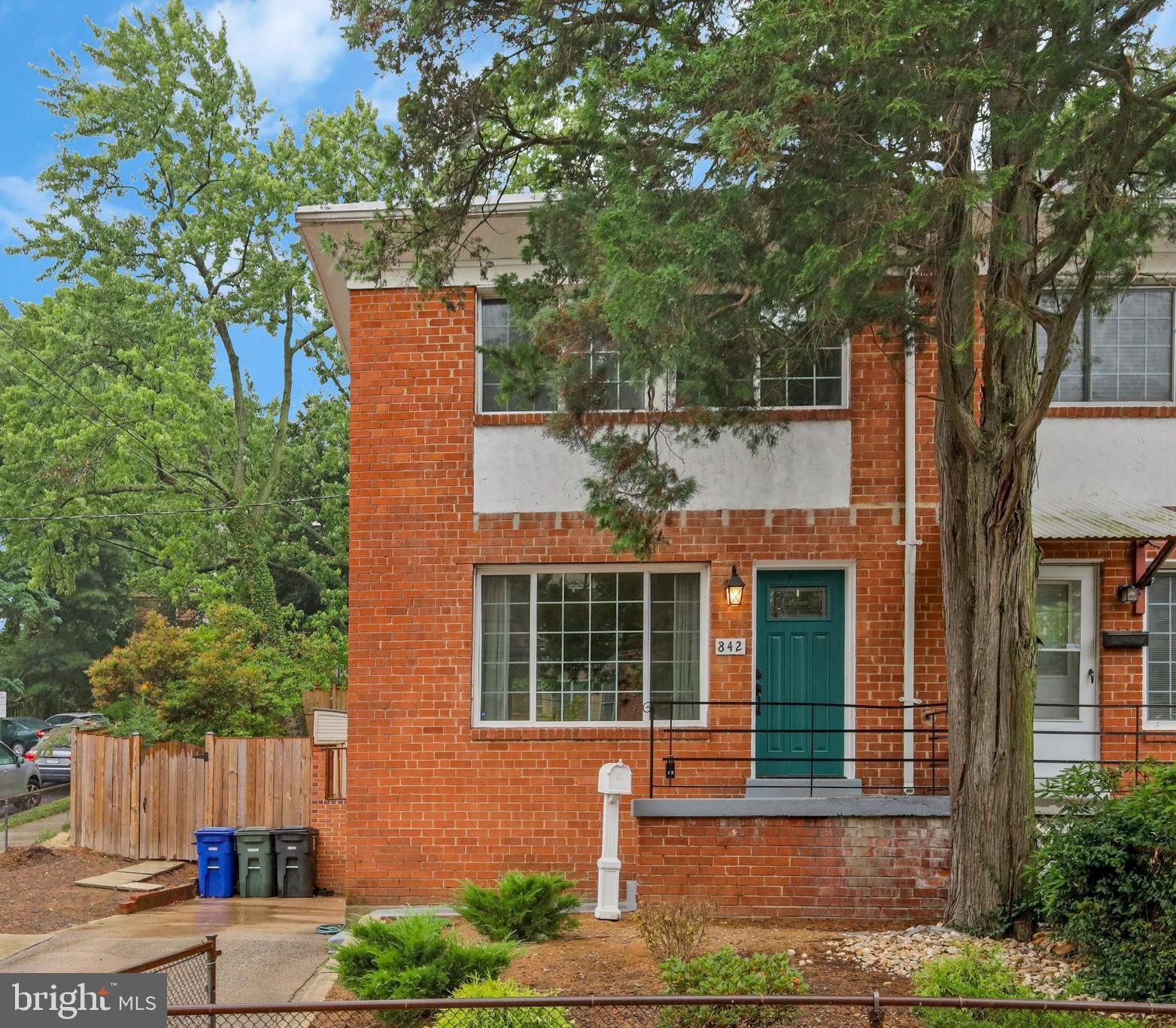 COLUMBIA TERRACE - Residential