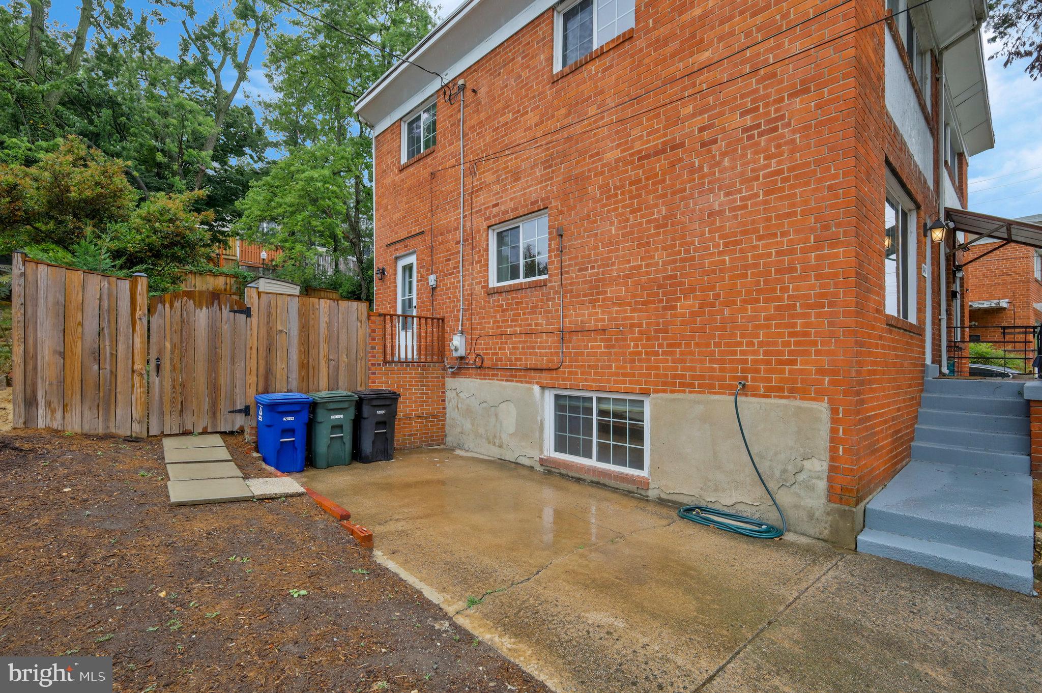 COLUMBIA TERRACE - Residential