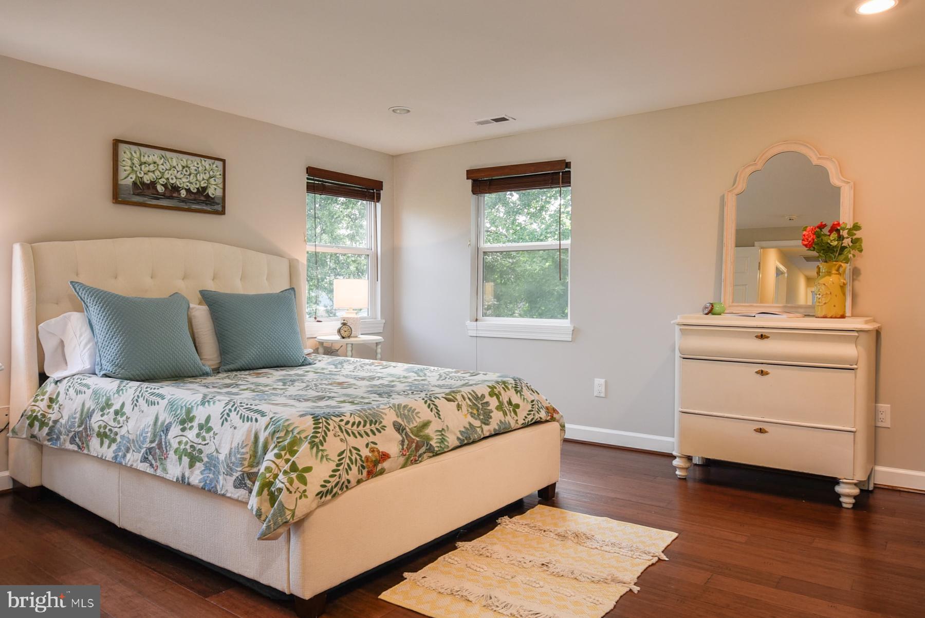 ROSEMONT PARK - Residential