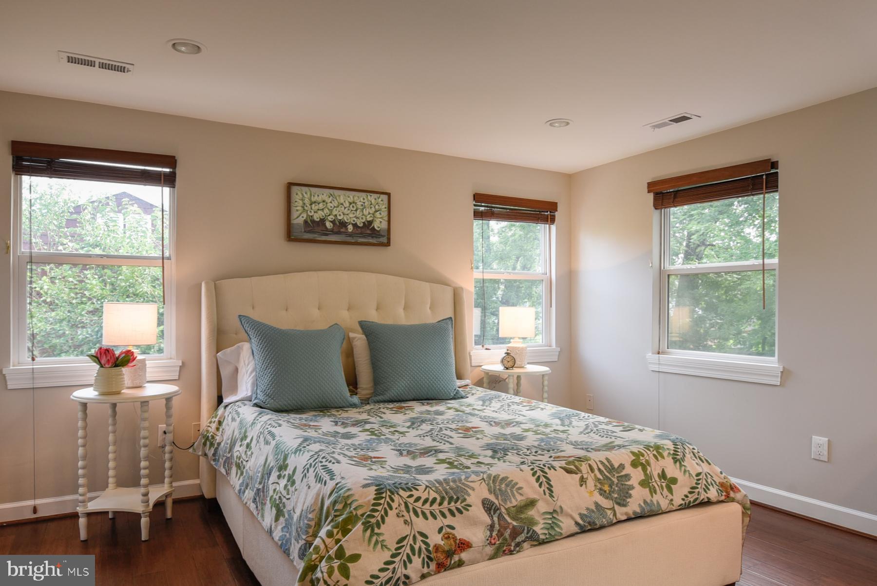 ROSEMONT PARK - Residential