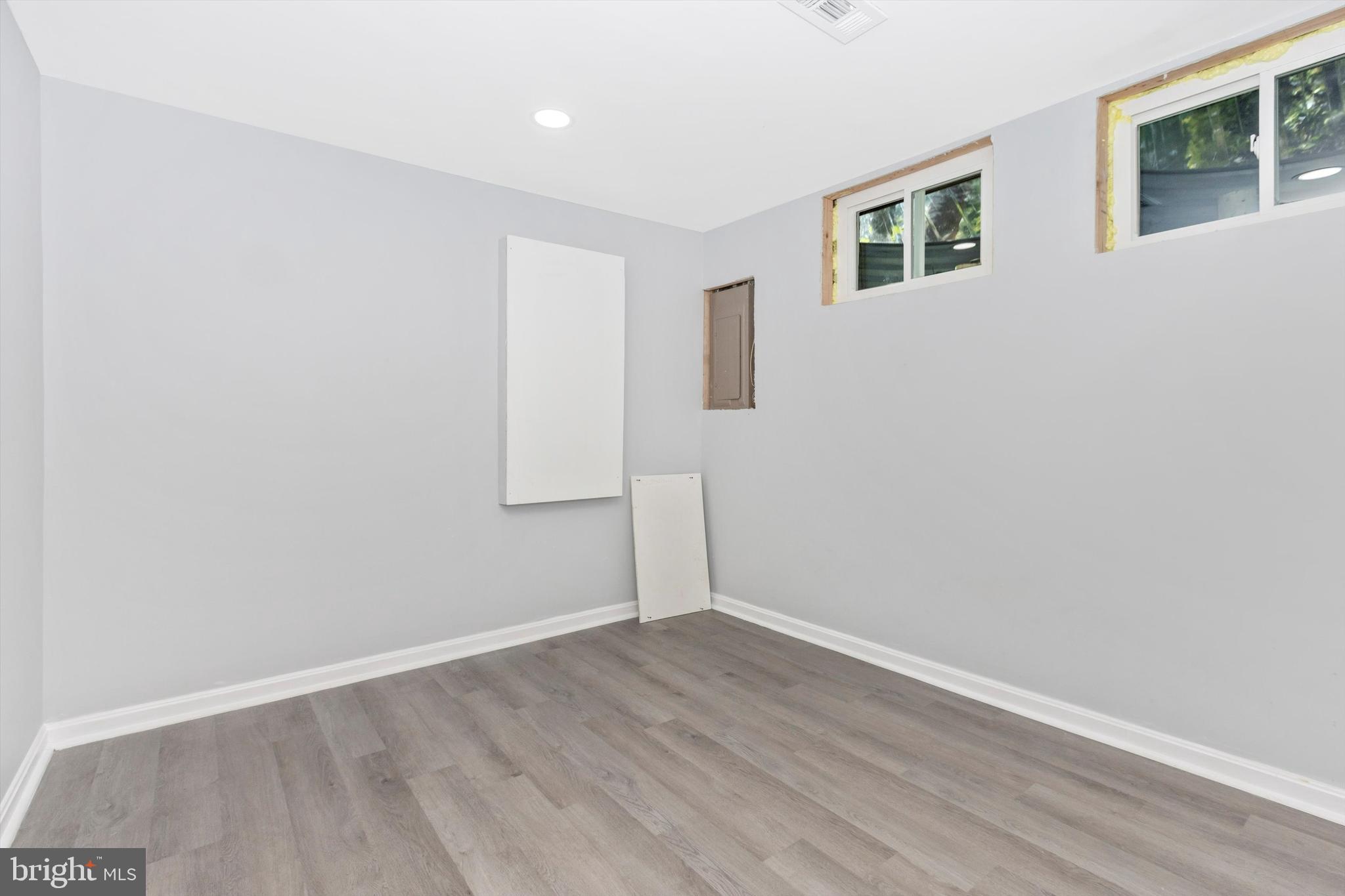 LAKE VILLAGE MANOR - Residential Lease