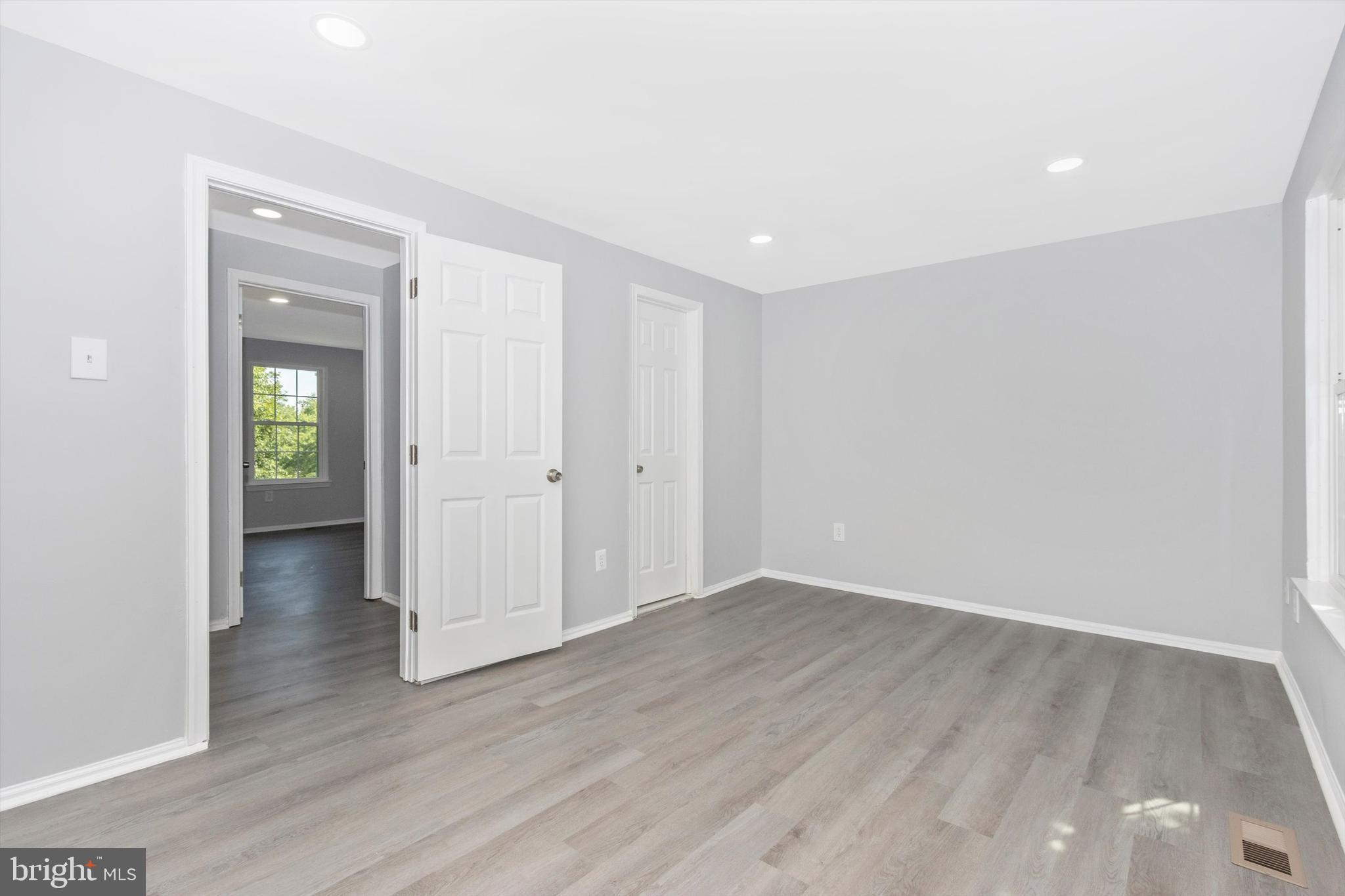 LAKE VILLAGE MANOR - Residential Lease