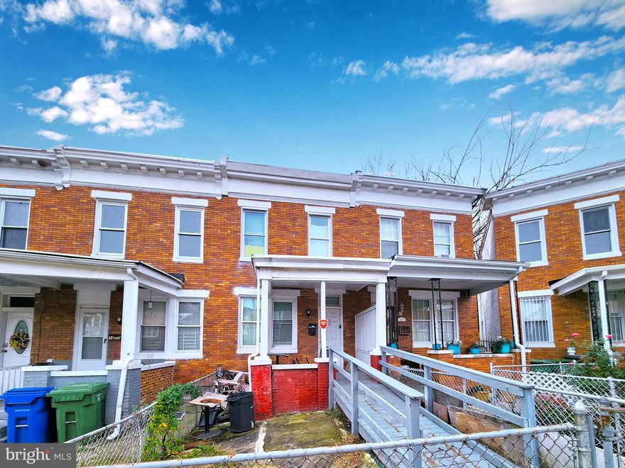 ONLINE AUCTION: Bidding begins 12/29/2023 @ 10:00 AM. Bidding ends 1/2/2024 @ 11:40 AM. List Price is Suggested Opening Bid. Deposit: $5,000.
This 2-story townhome in the Coldstream-Montebello area of Maryland is situated near several attractions, including Clifton Park Golf Course, the Maryland Zoo, and the Baltimore Museum of Art. Conveniently located for commuting and travel, the property has easy access to major traffic arteries such as Greenmount Avenue and The Alameda.
