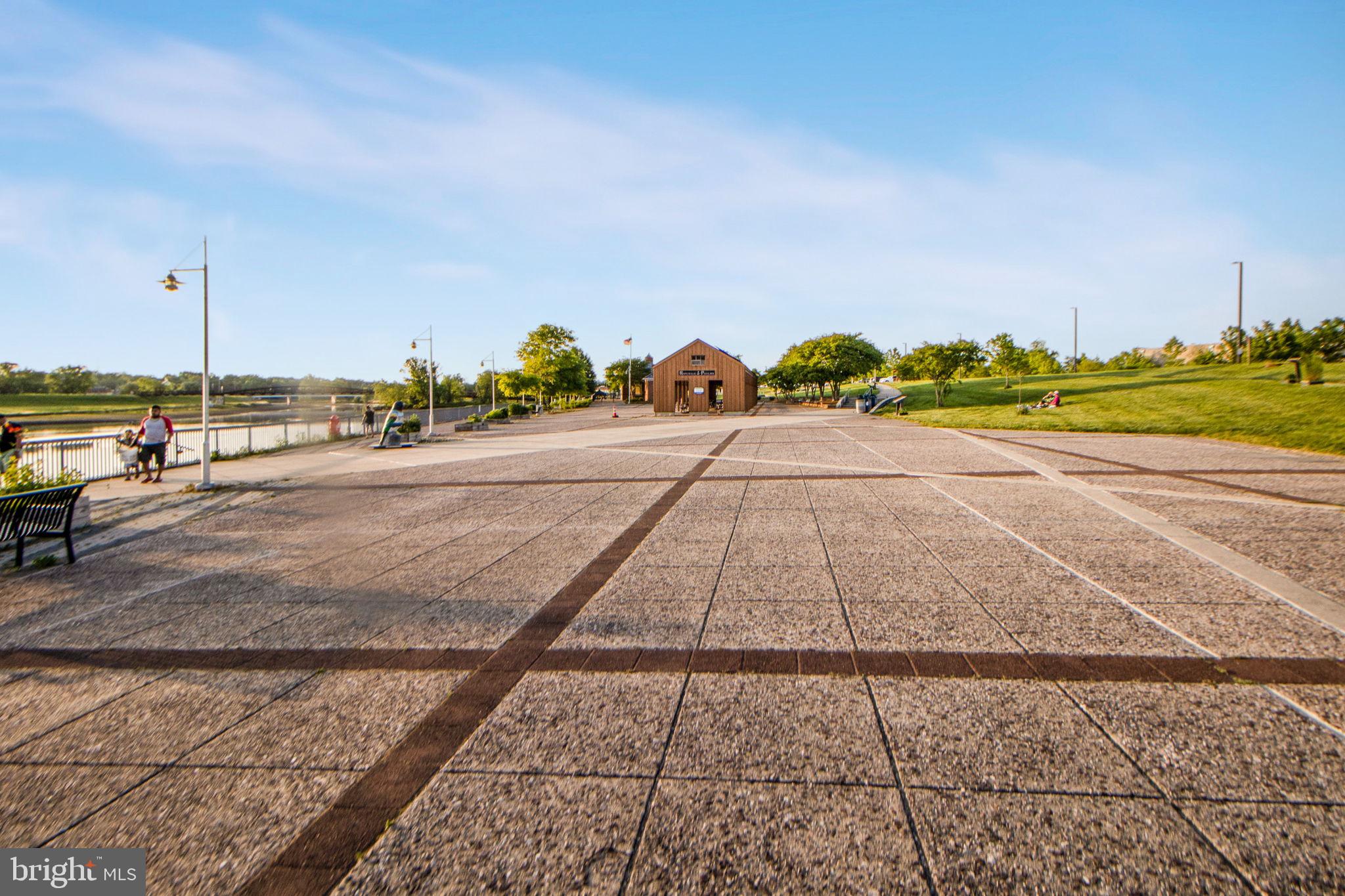 COLMAR MANOR - Residential