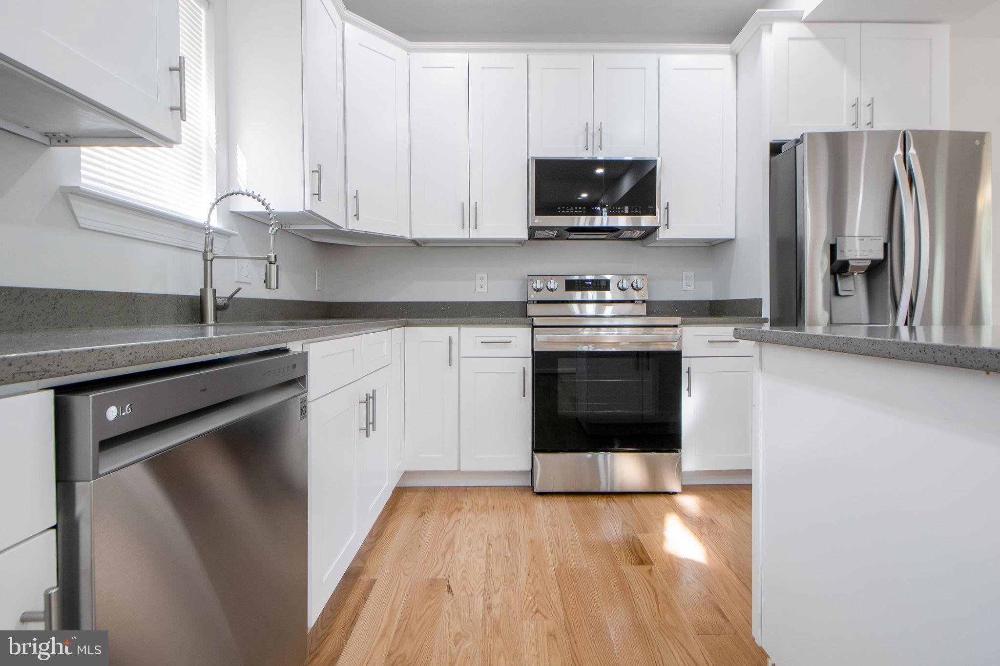 COLMAR MANOR - Residential