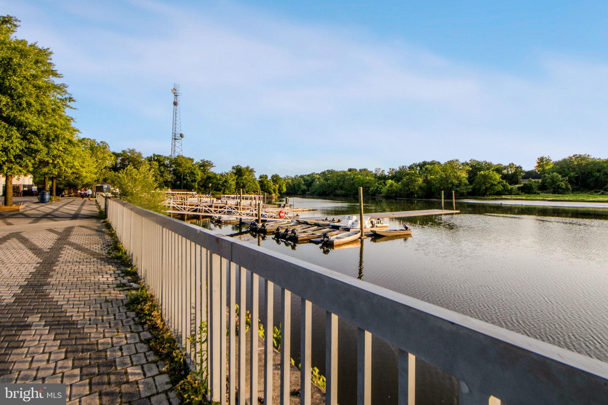 COLMAR MANOR - Residential