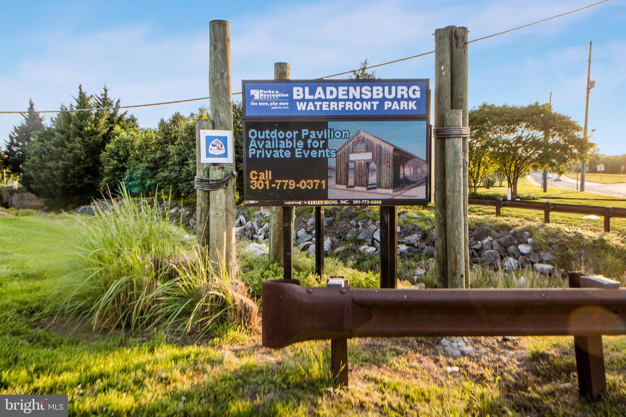 COLMAR MANOR - Residential