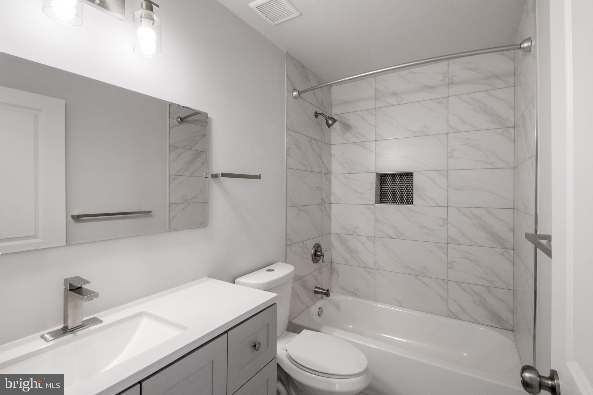 COLMAR MANOR - Residential