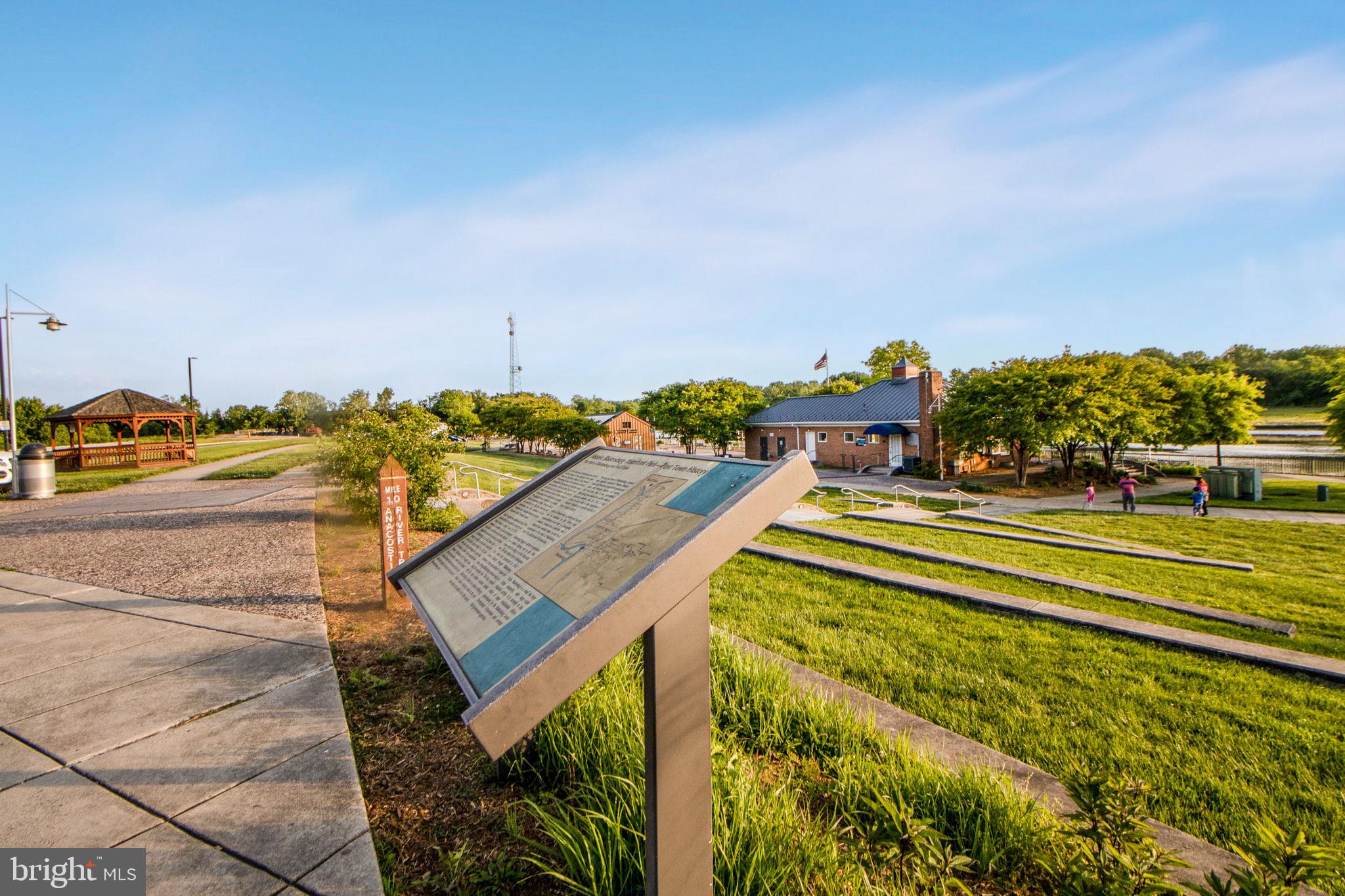 COLMAR MANOR - Residential