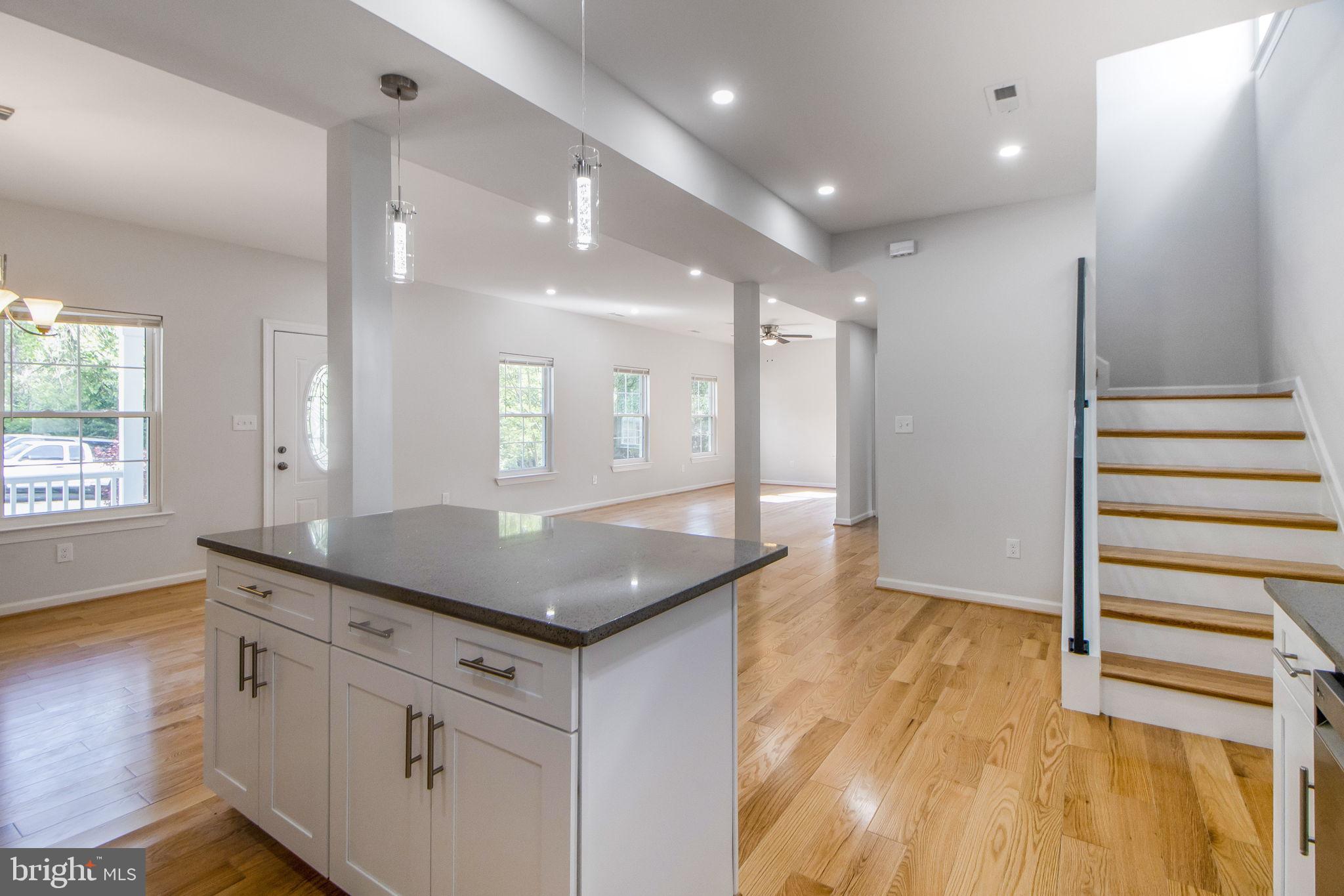 COLMAR MANOR - Residential