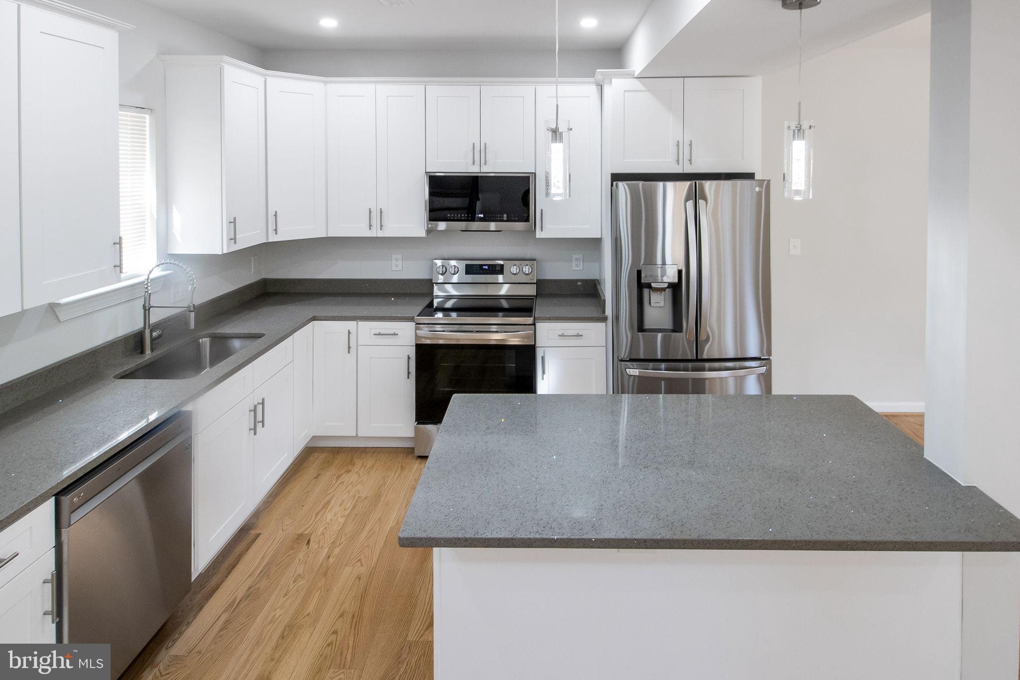 COLMAR MANOR - Residential