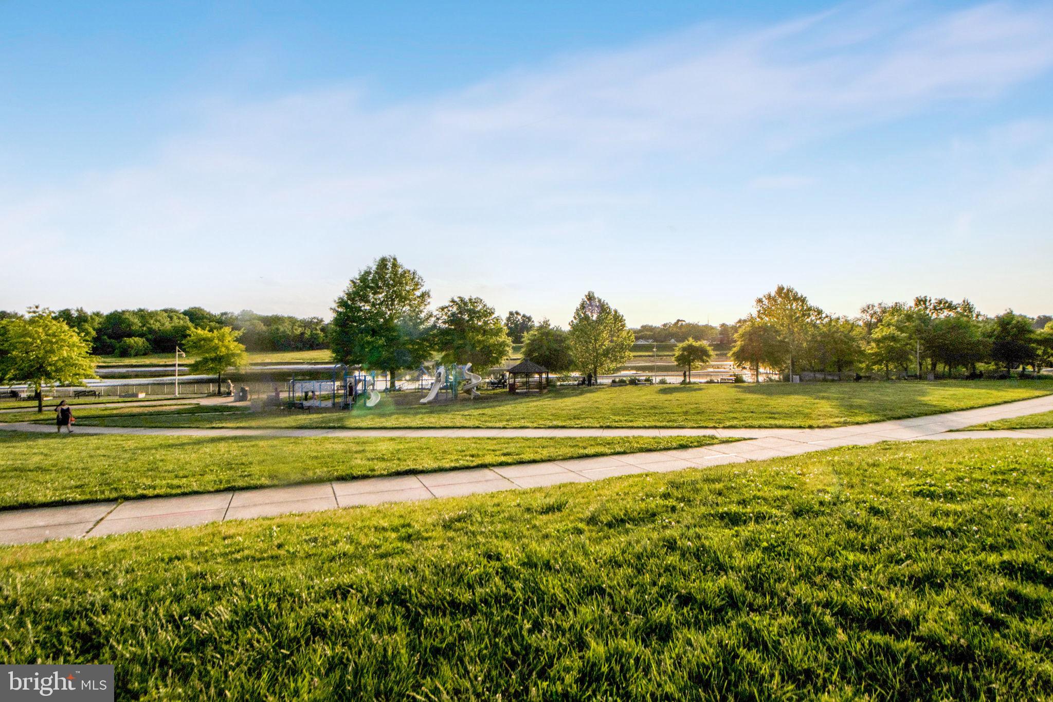 COLMAR MANOR - Residential