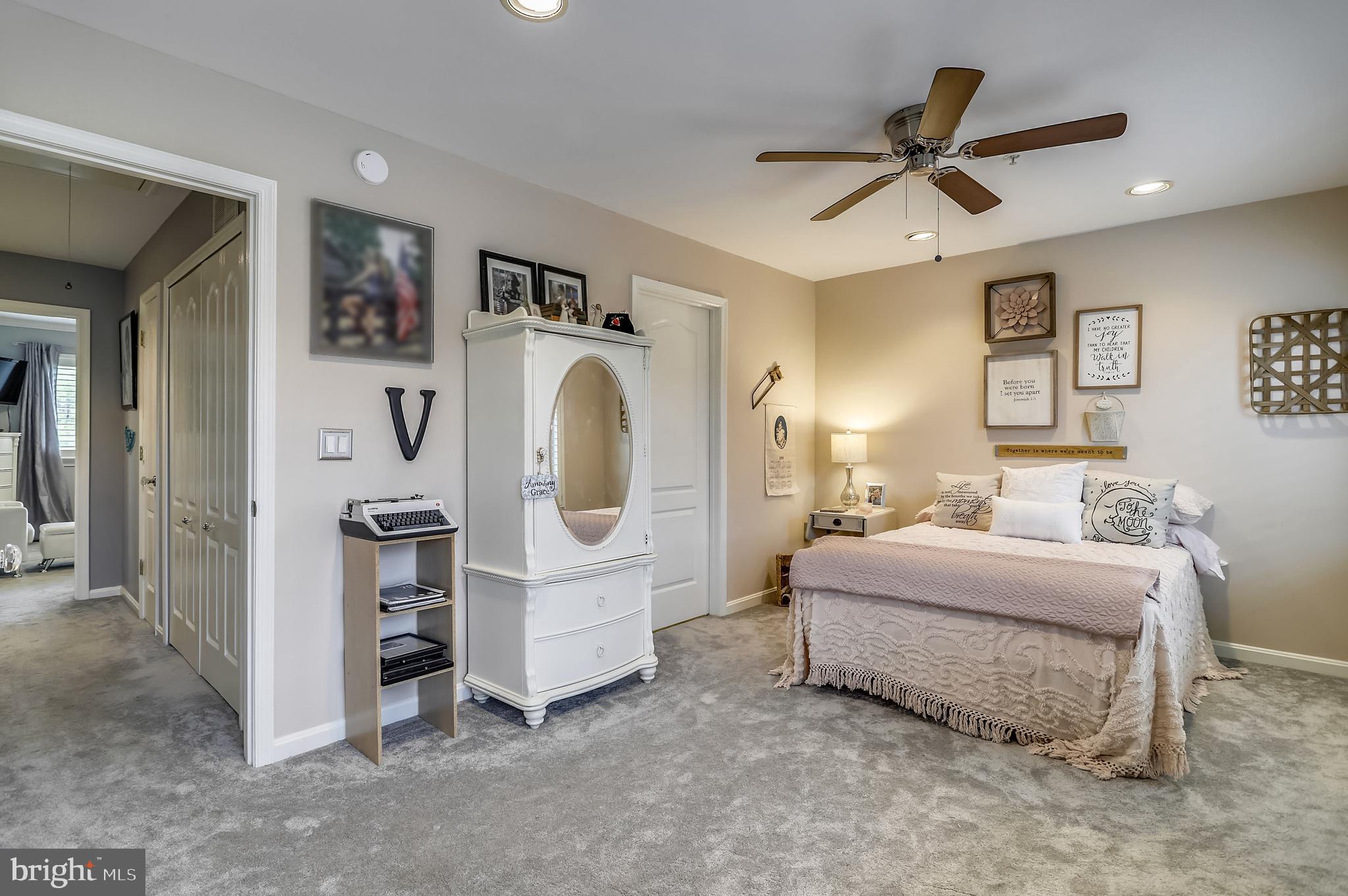 QUEENS LANDING - Residential